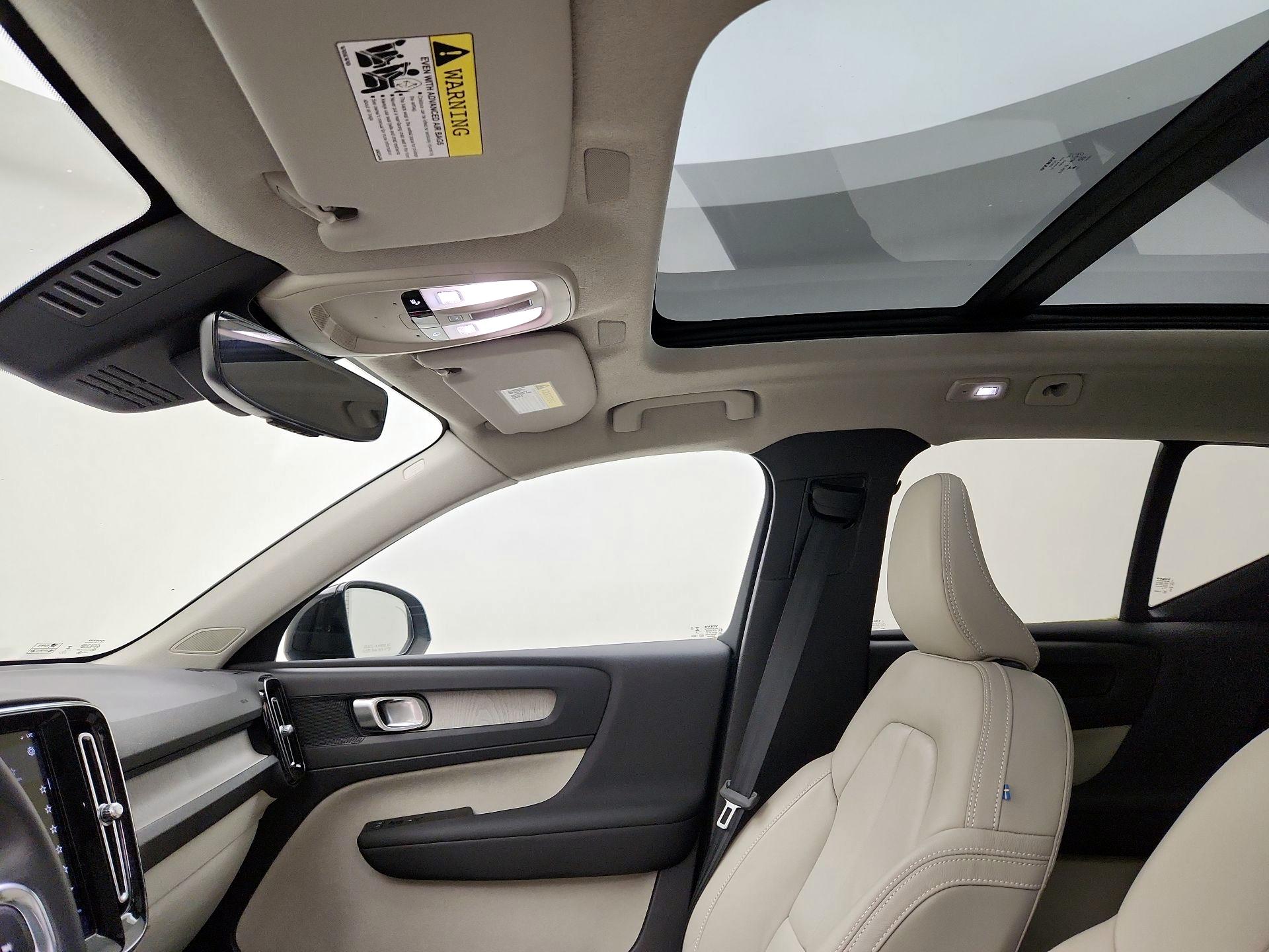 Thumbnail: 2023 Volvo XC40 - 19