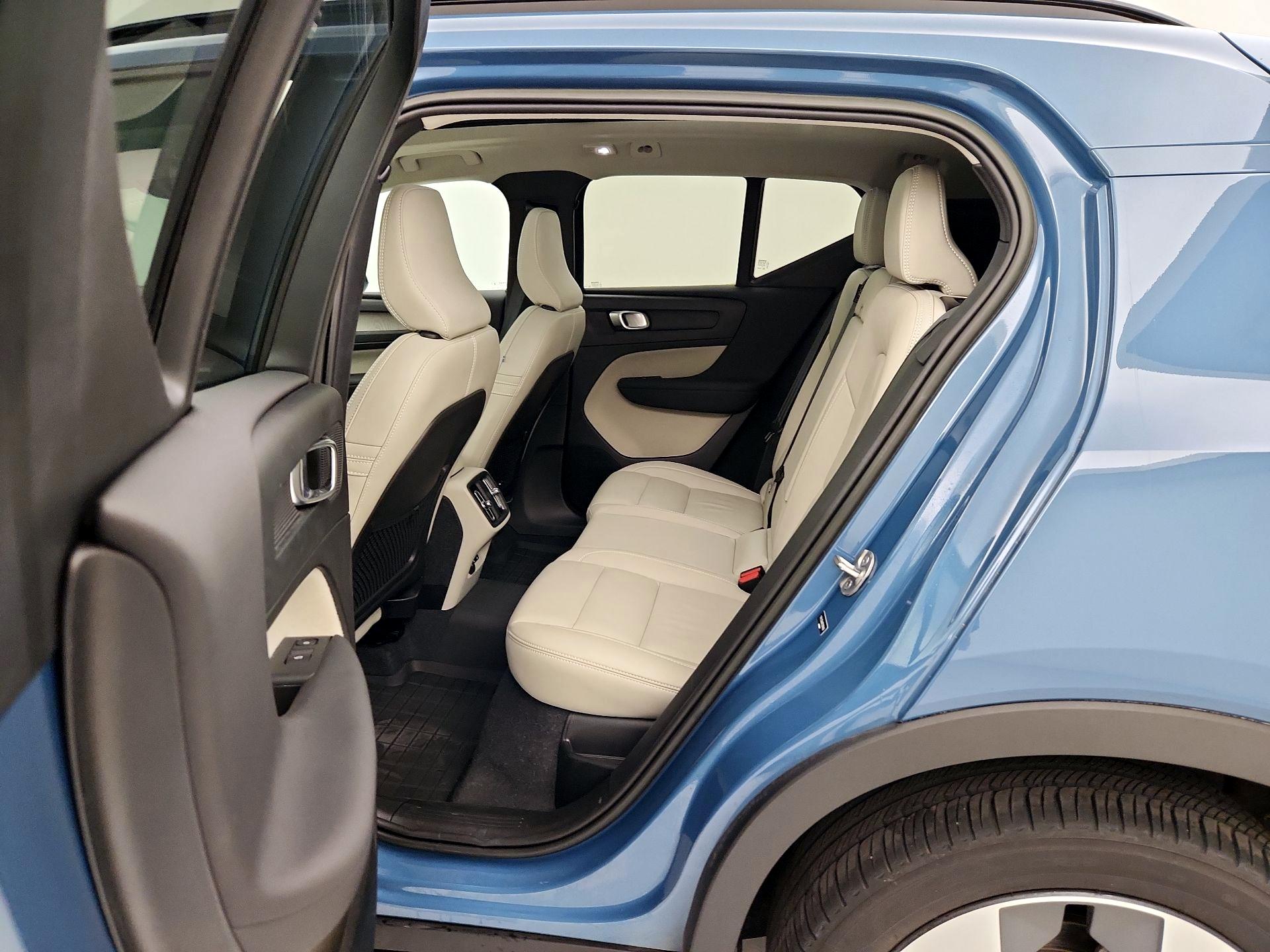 Thumbnail: 2023 Volvo XC40 - 20