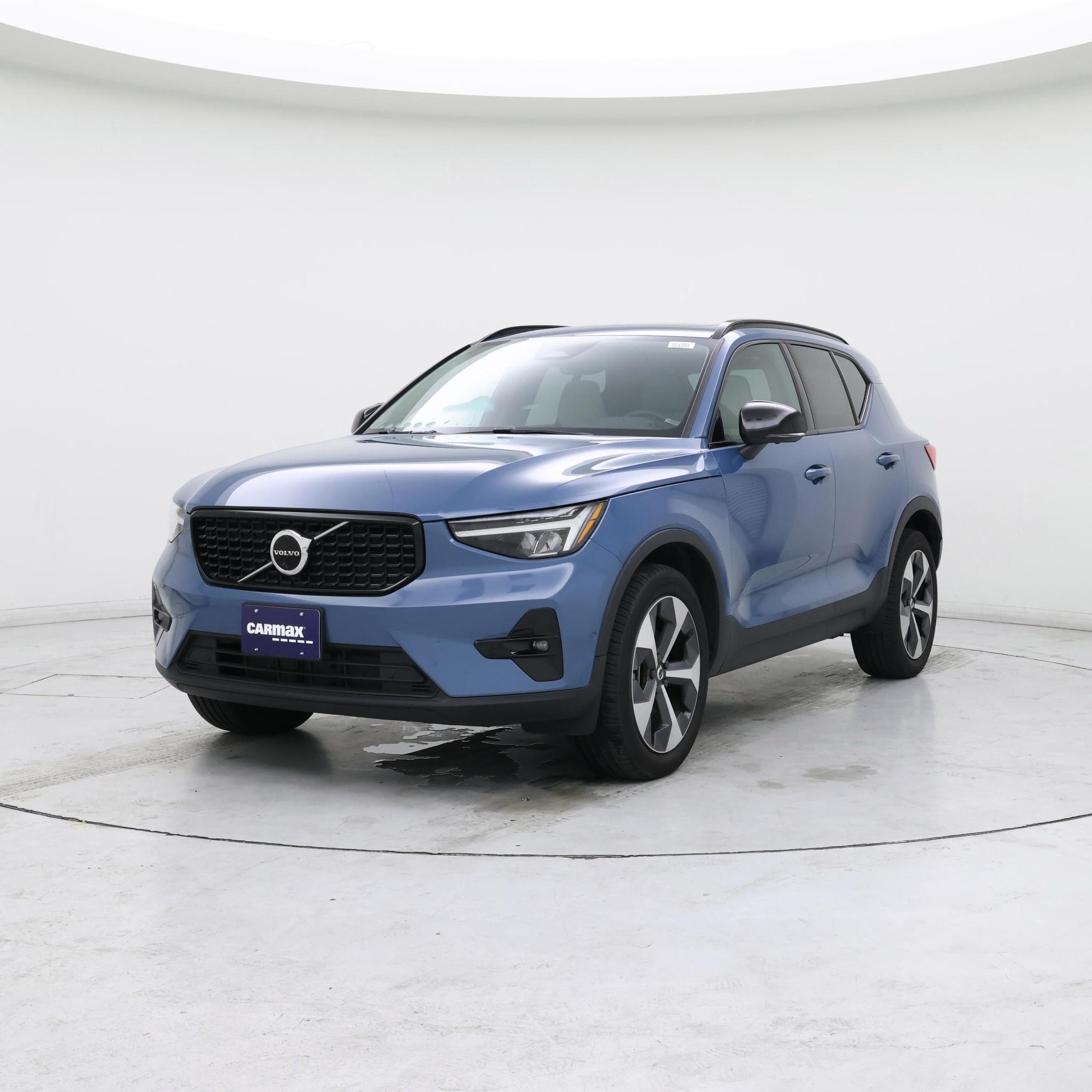 Thumbnail: 2023 Volvo XC40 - 4