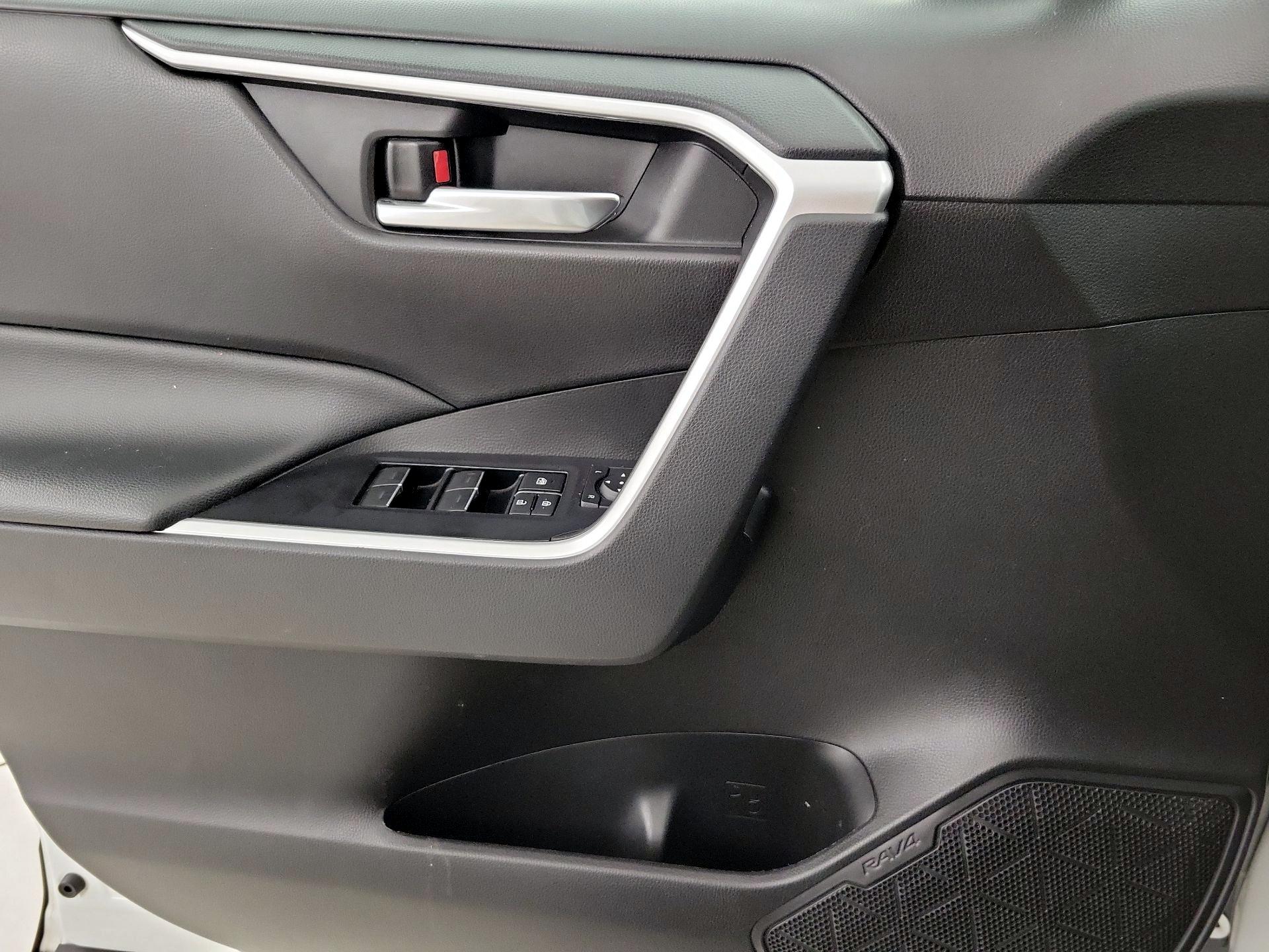 Thumbnail: 2022 Toyota RAV4 - 12