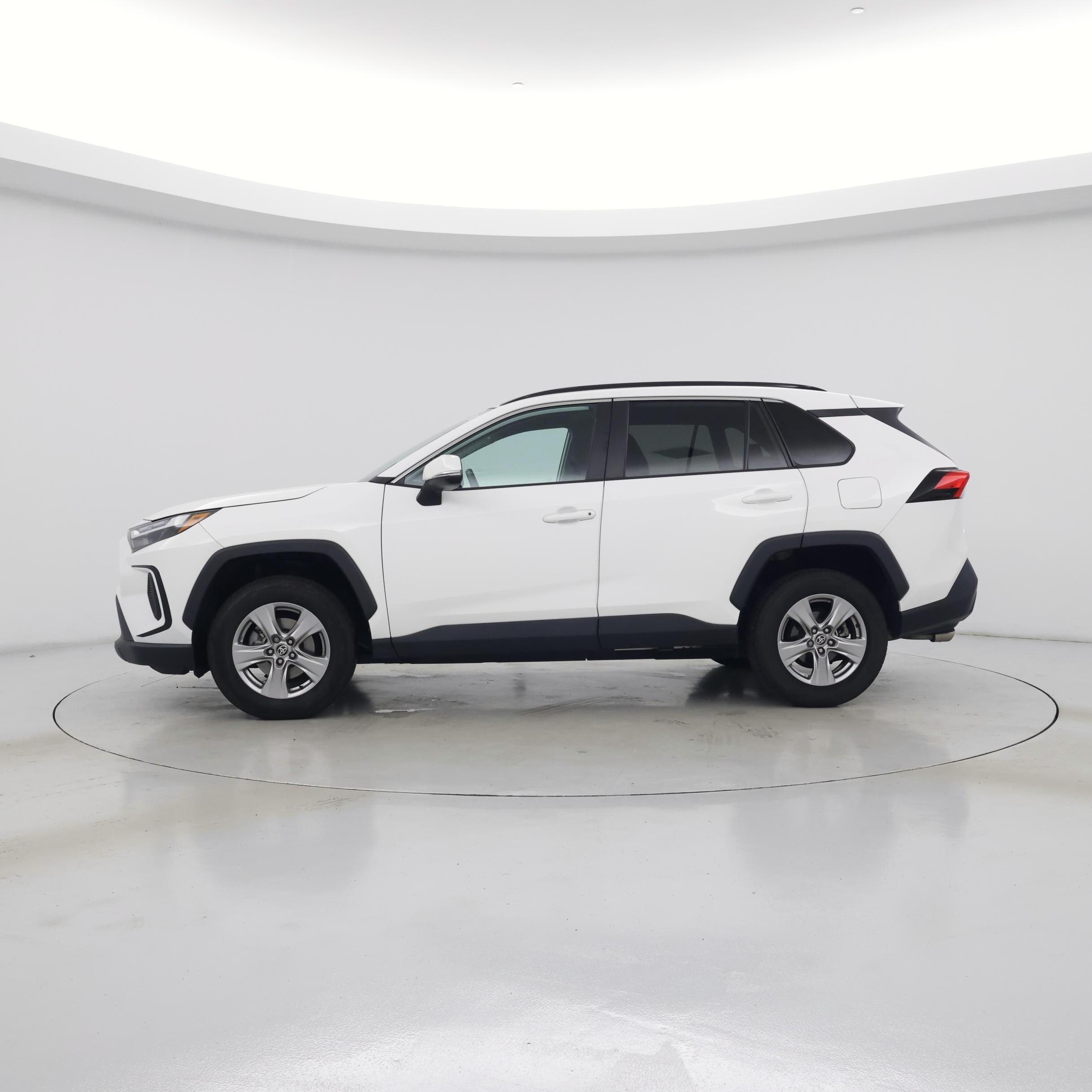 Thumbnail: 2022 Toyota RAV4 - 3