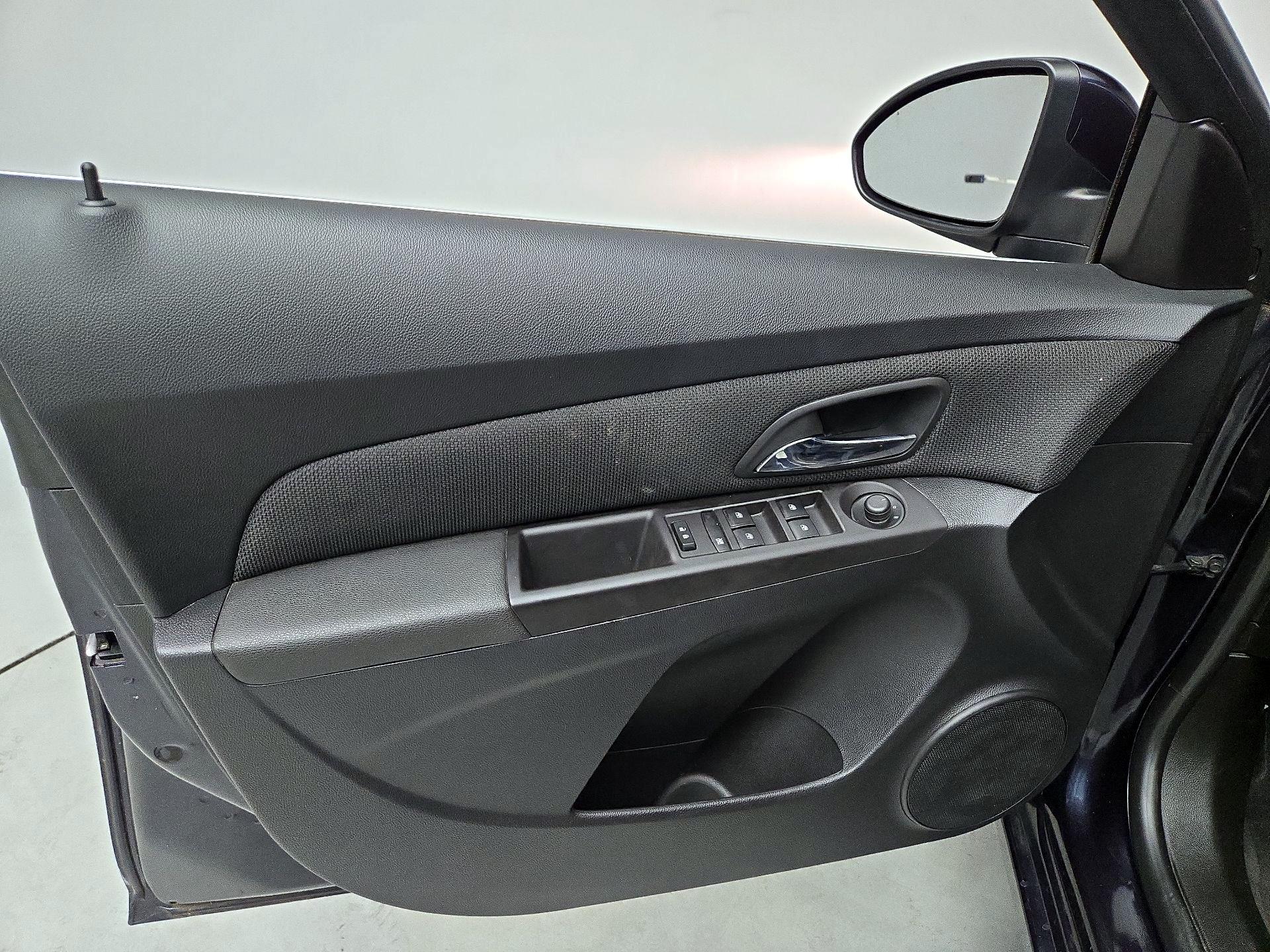 Thumbnail: 2016 Chevrolet Cruze - 12