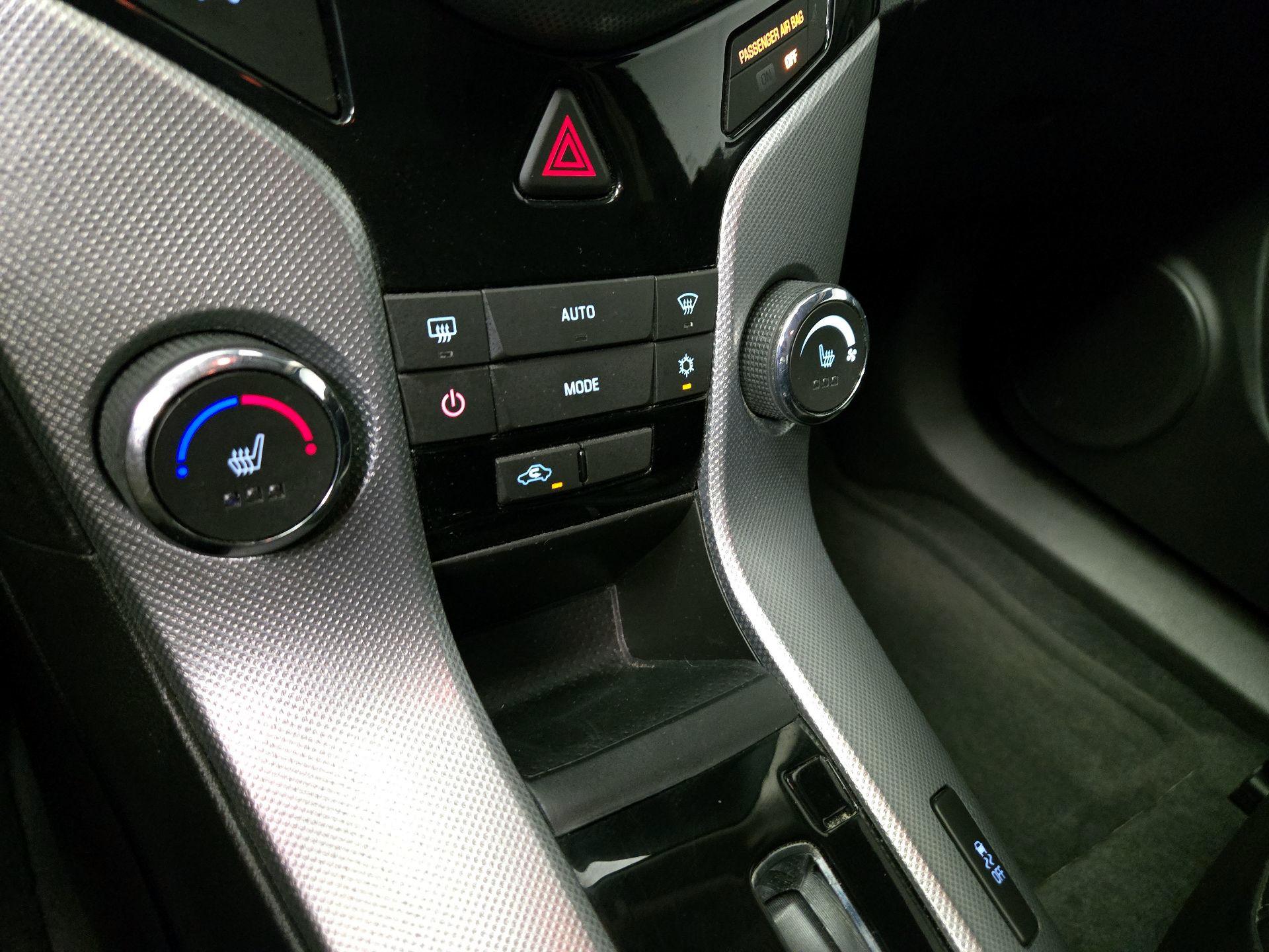 Thumbnail: 2016 Chevrolet Cruze - 16