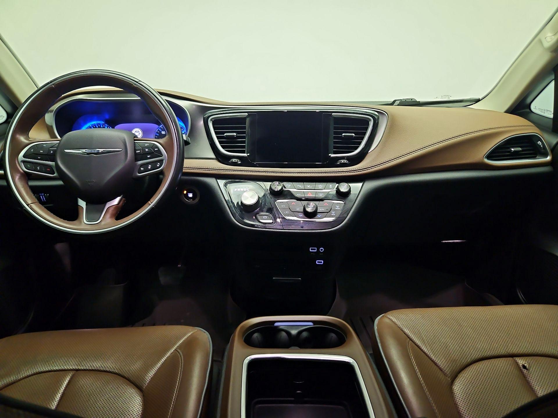 Thumbnail: 2018 Chrysler Pacifica - 9