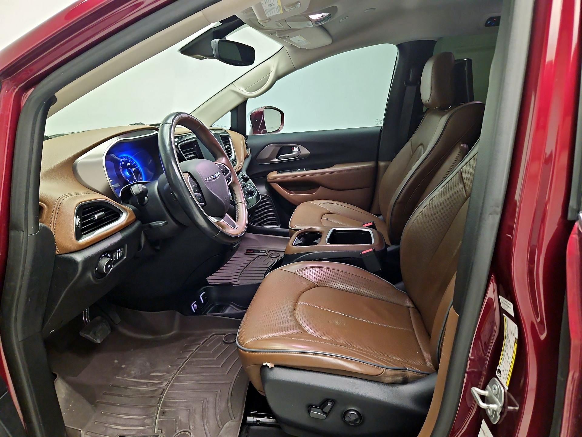 Thumbnail: 2018 Chrysler Pacifica - 11