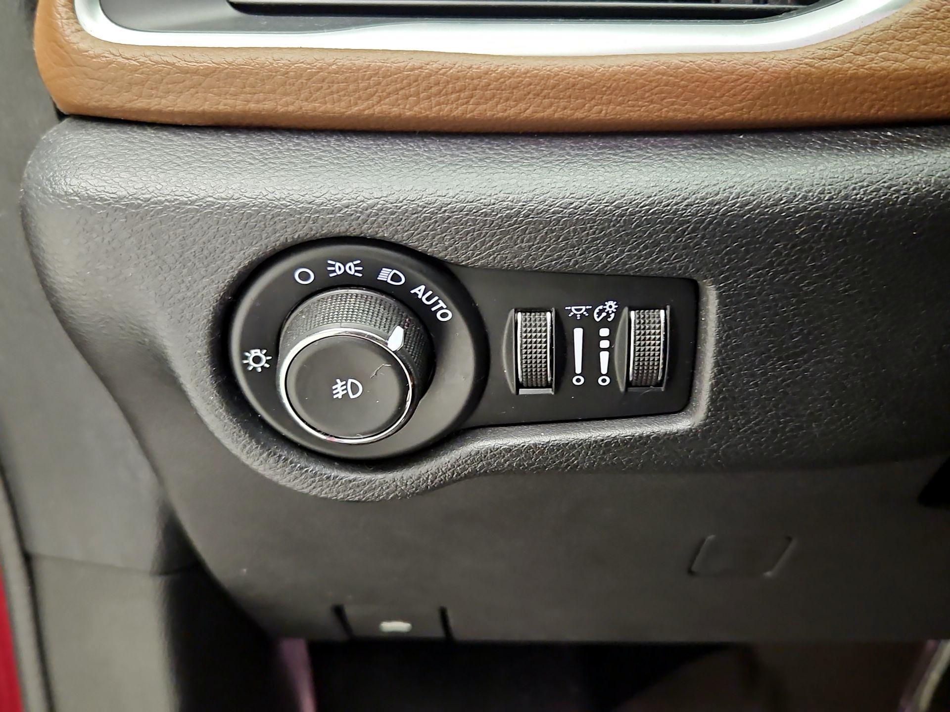 Thumbnail: 2018 Chrysler Pacifica - 13