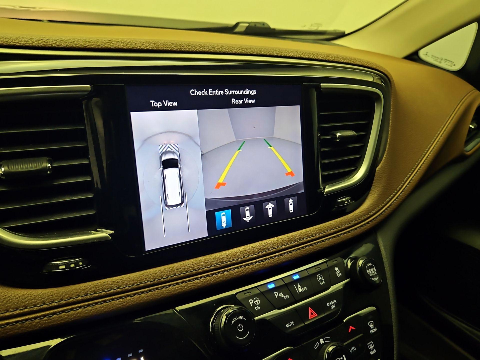 Thumbnail: 2018 Chrysler Pacifica - 15