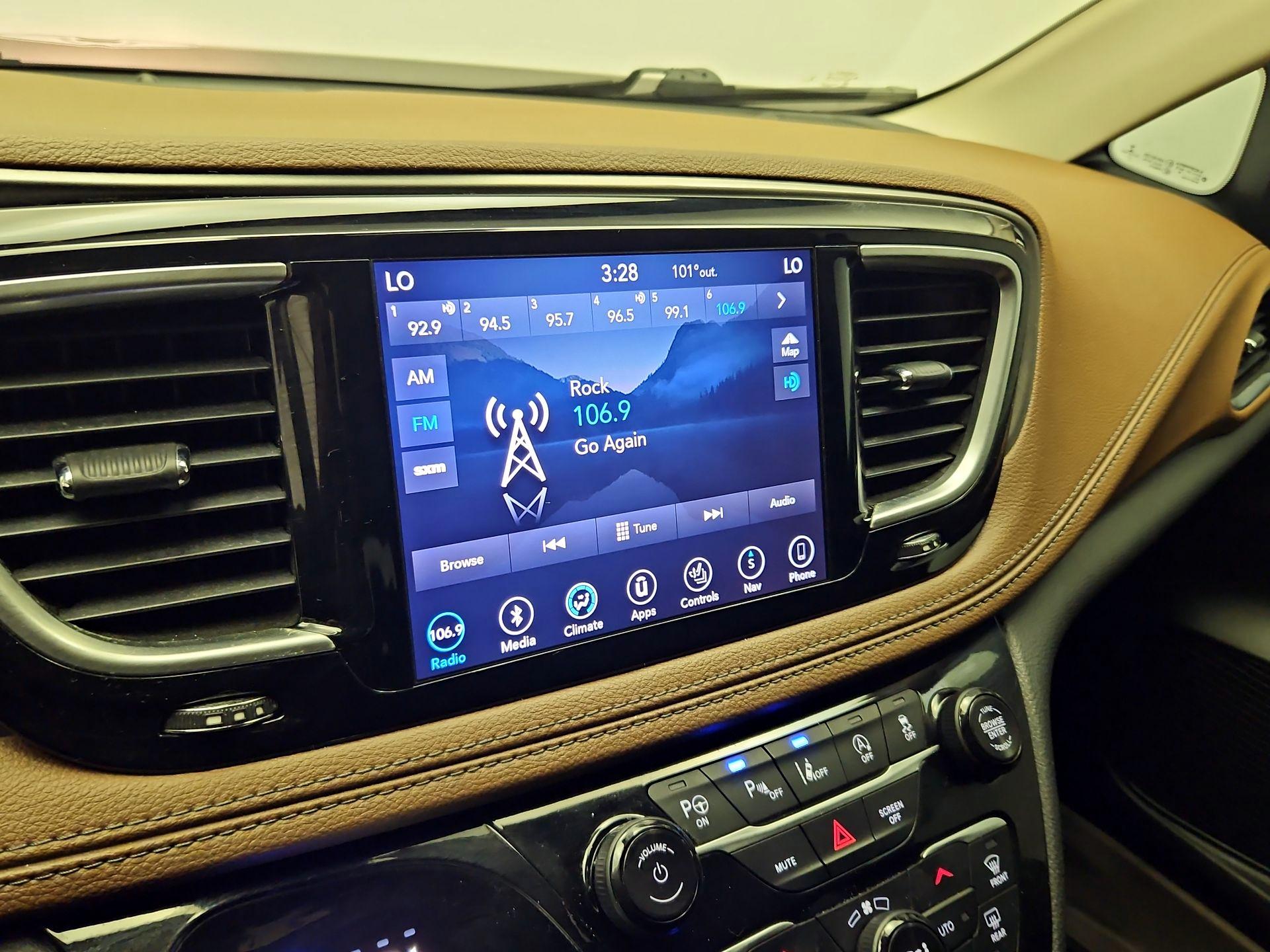 Thumbnail: 2018 Chrysler Pacifica - 16