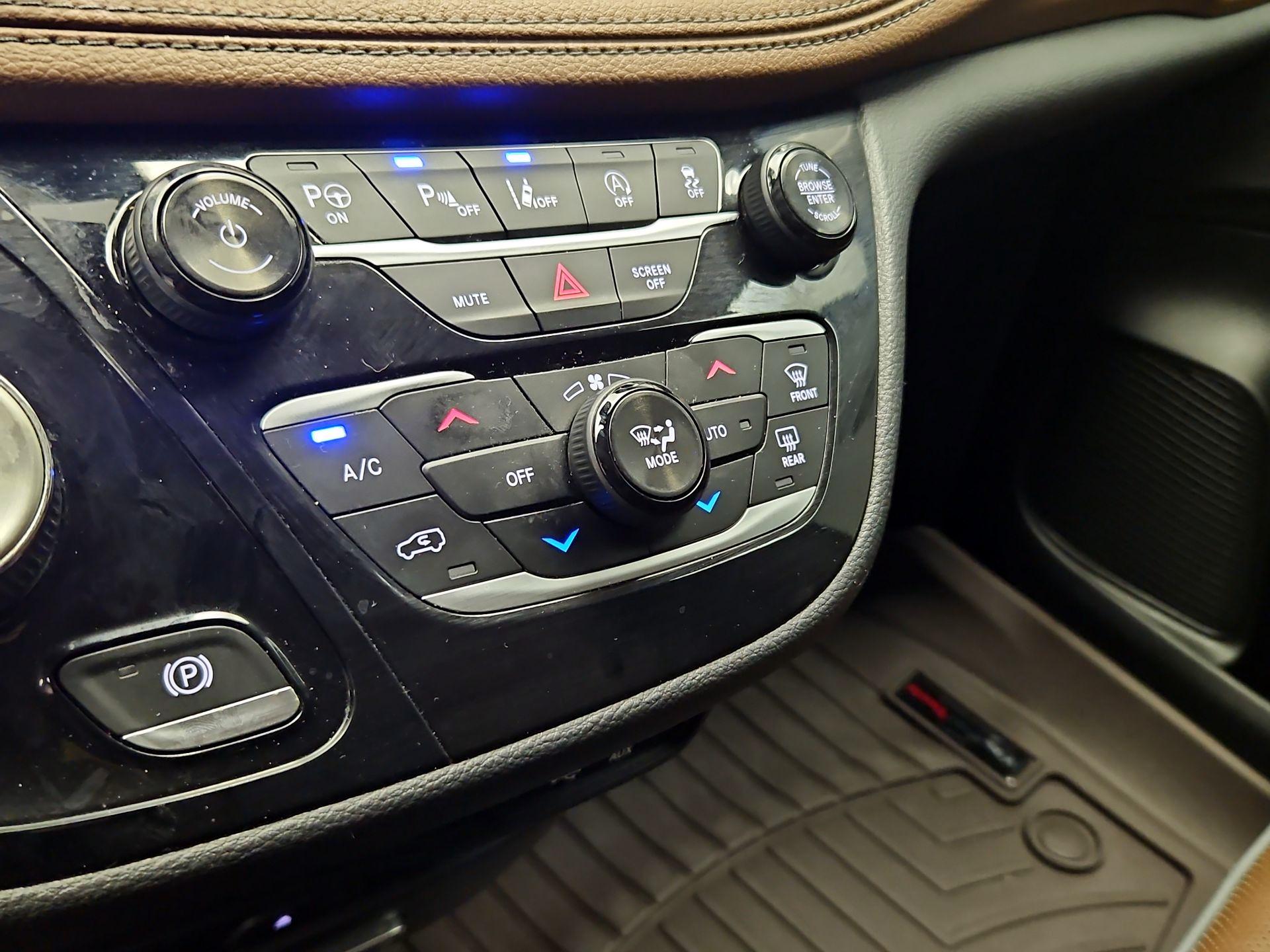 Thumbnail: 2018 Chrysler Pacifica - 17