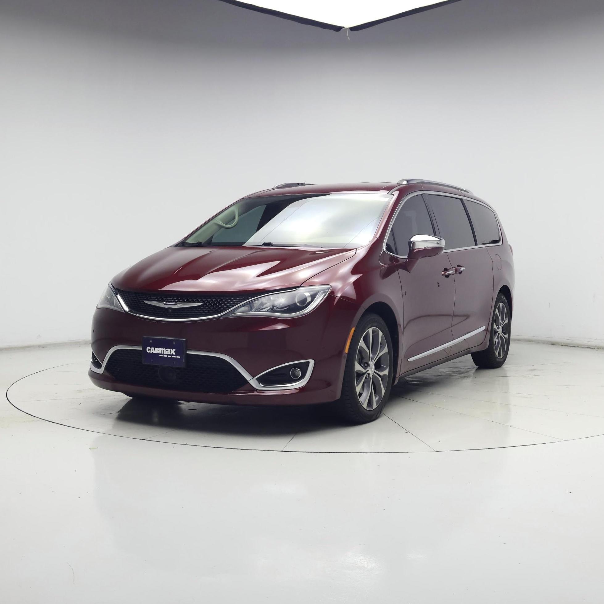 Thumbnail: 2018 Chrysler Pacifica - 4
