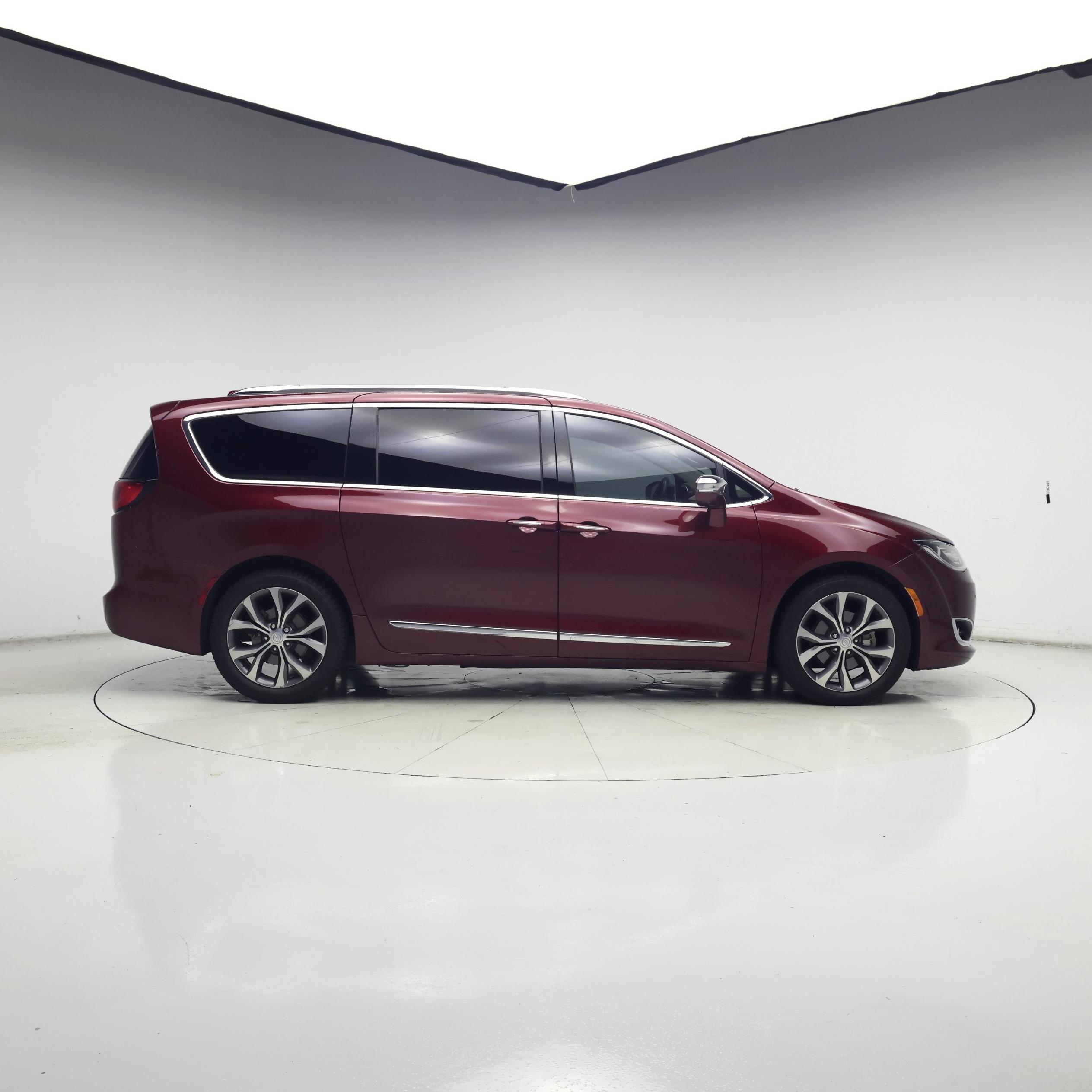 Thumbnail: 2018 Chrysler Pacifica - 7