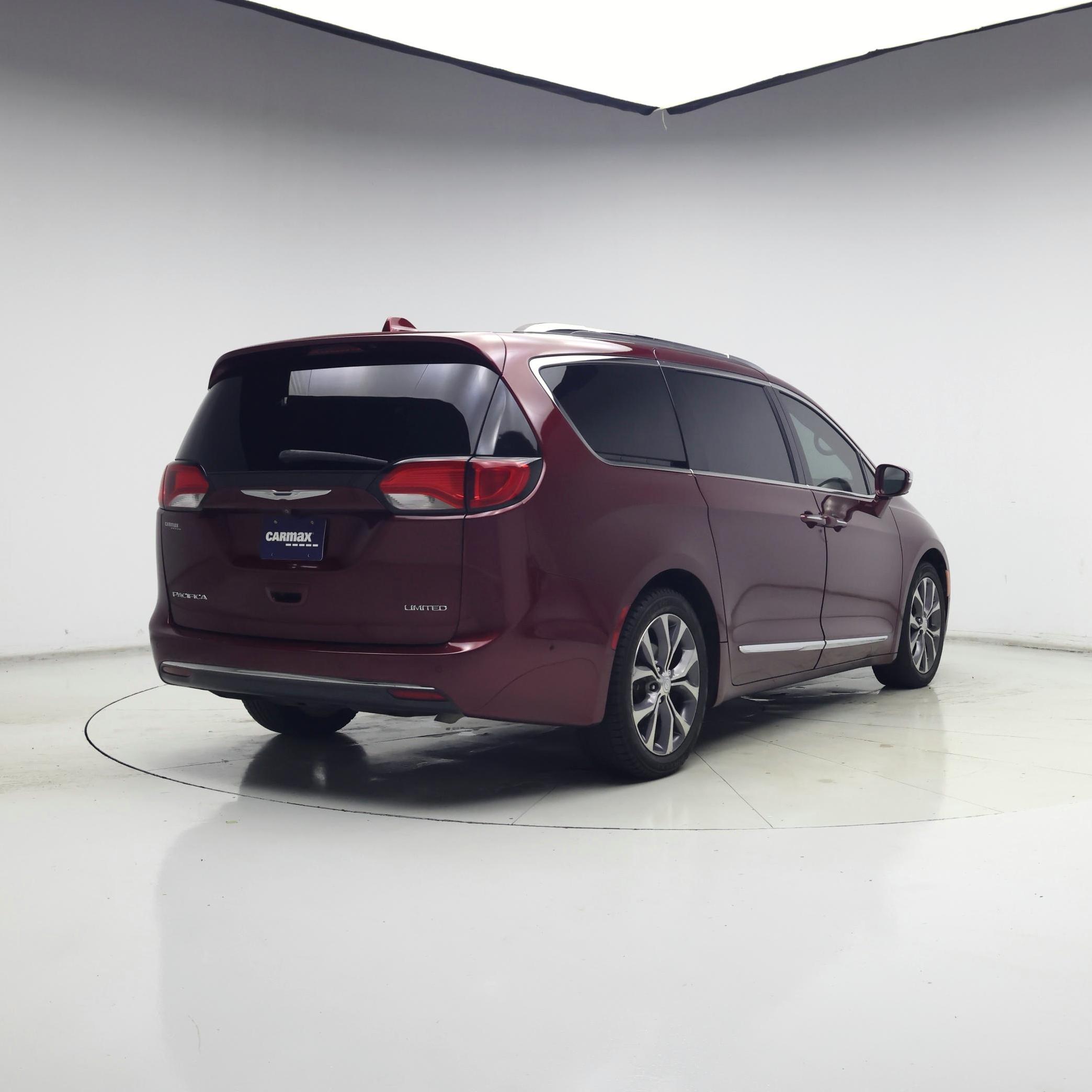 Thumbnail: 2018 Chrysler Pacifica - 8