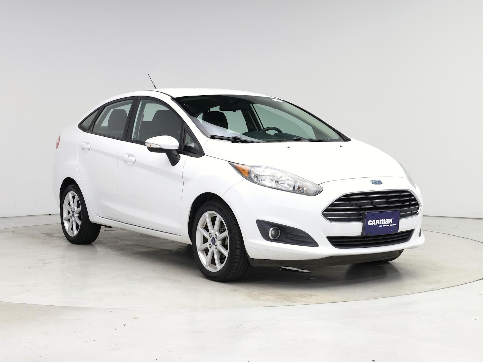 2015 Ford Fiesta SE - Photo 2