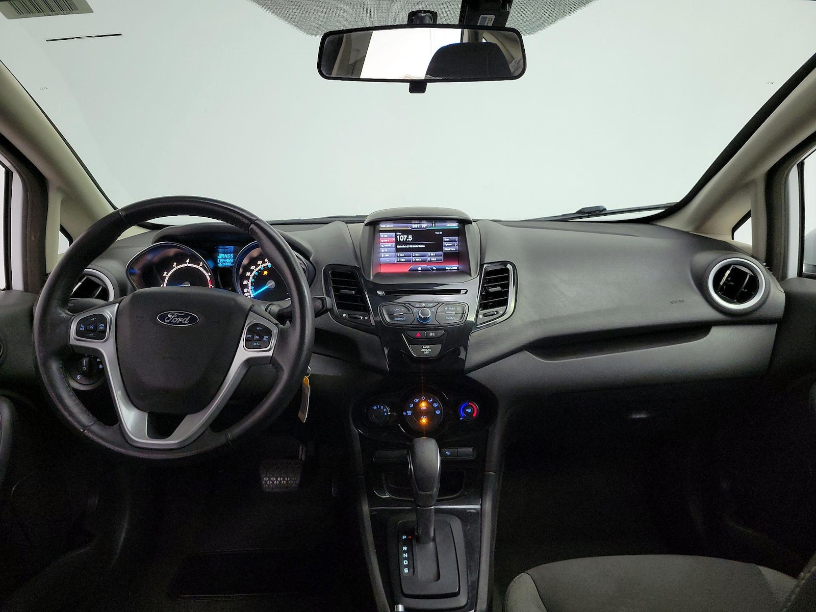 2015 Ford Fiesta SE - Photo 10