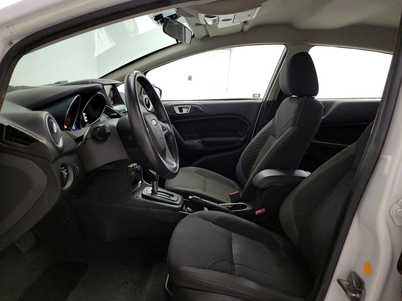 2015 Ford Fiesta SE - Photo 12