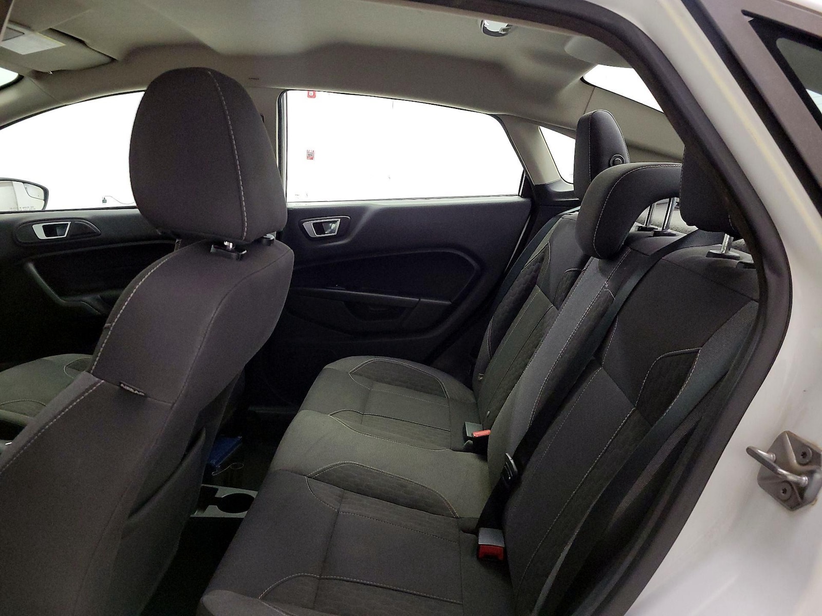 2015 Ford Fiesta SE - Photo 19
