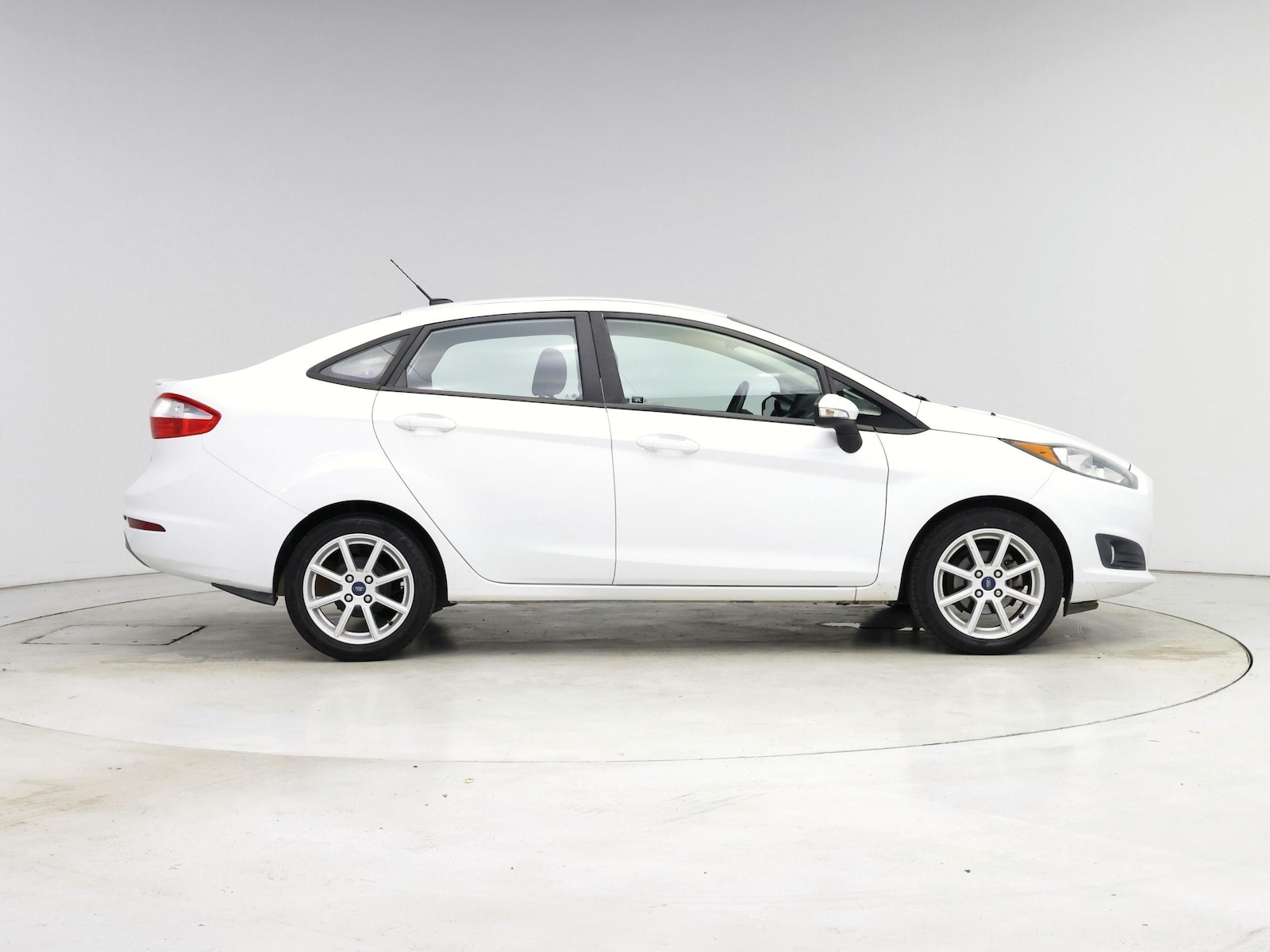2015 Ford Fiesta SE - Photo 8