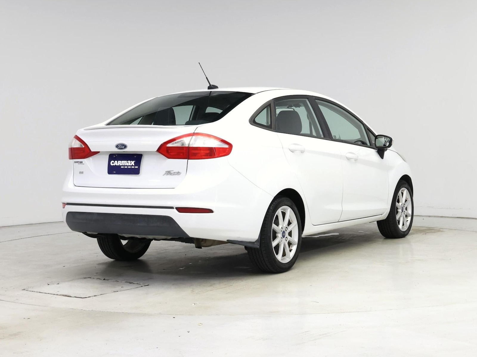 2015 Ford Fiesta SE - Photo 9
