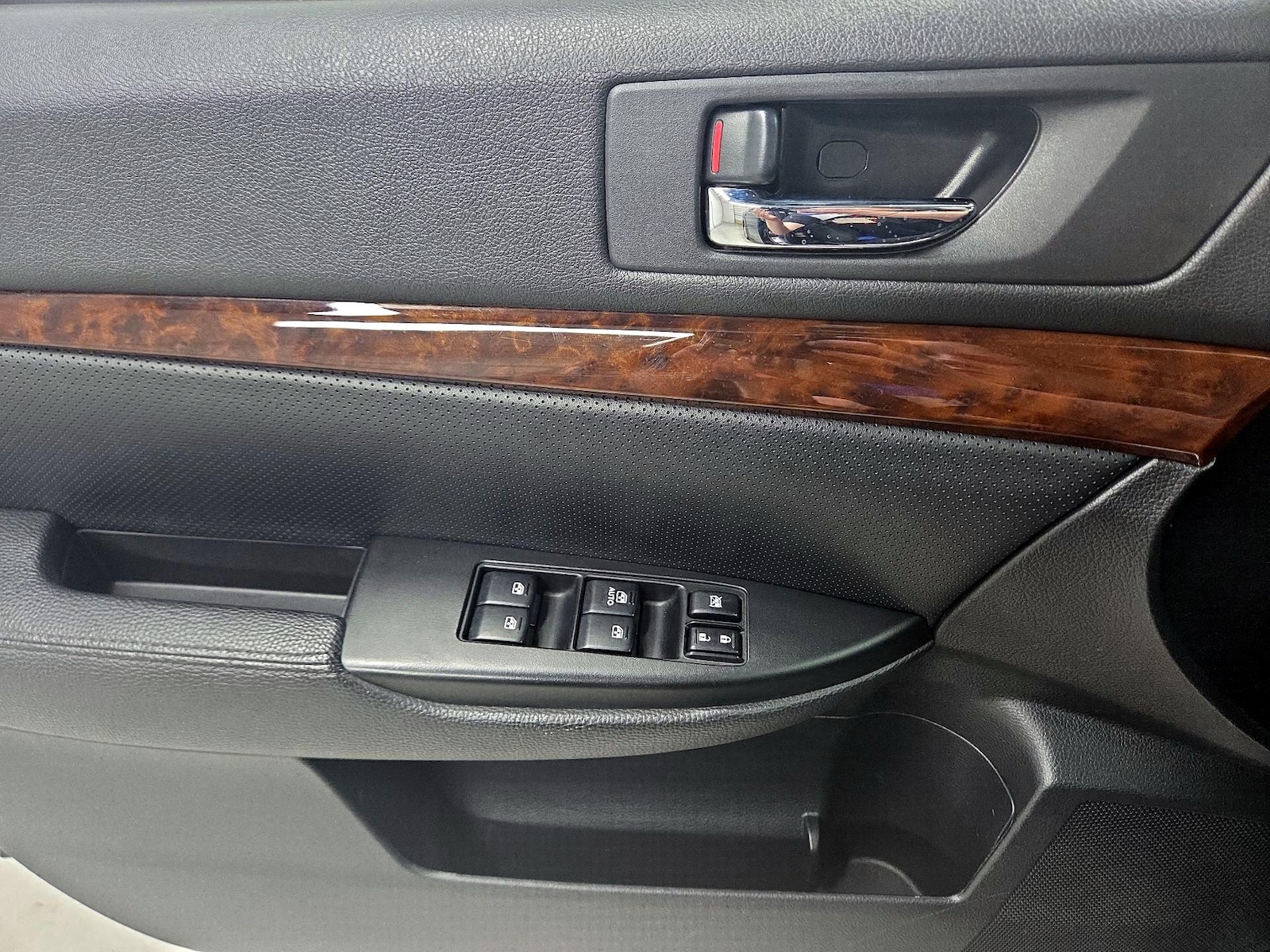 2014 Subaru Legacy 2.5i Limited - Photo 11