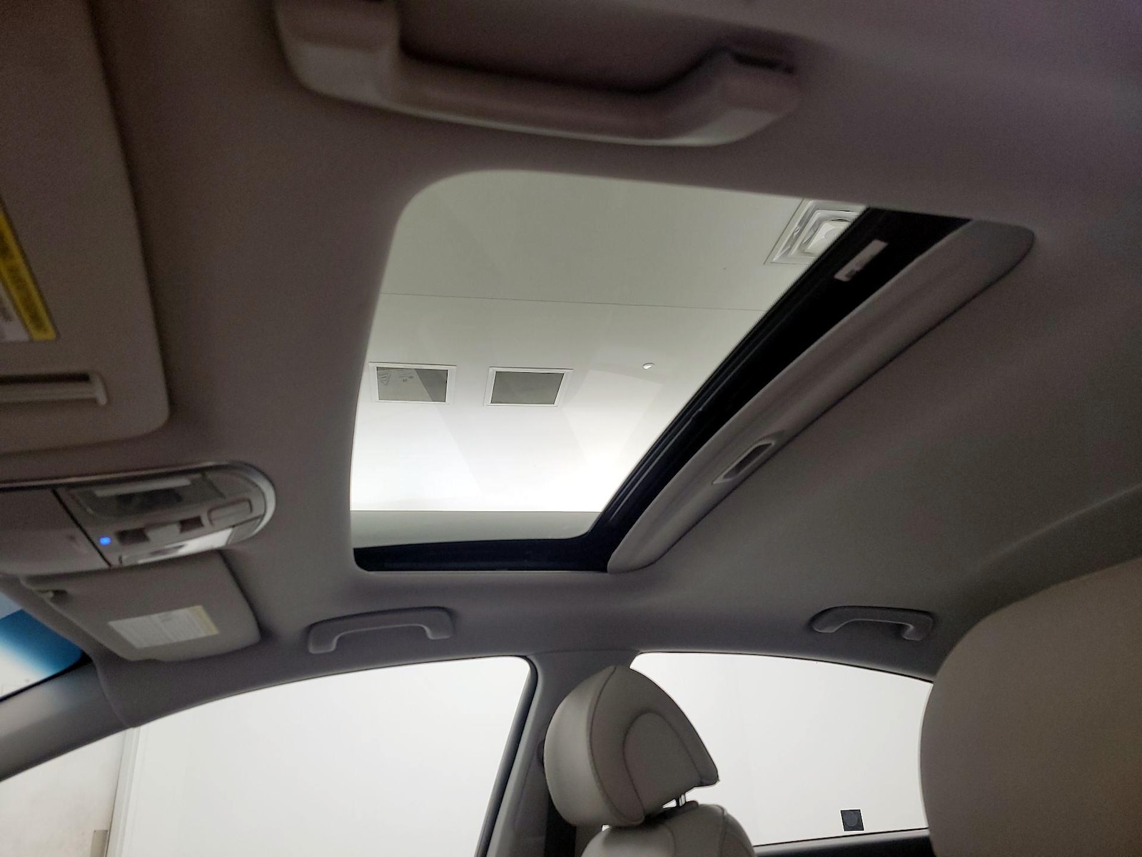 Sunroof(s) & Overhead Airbags