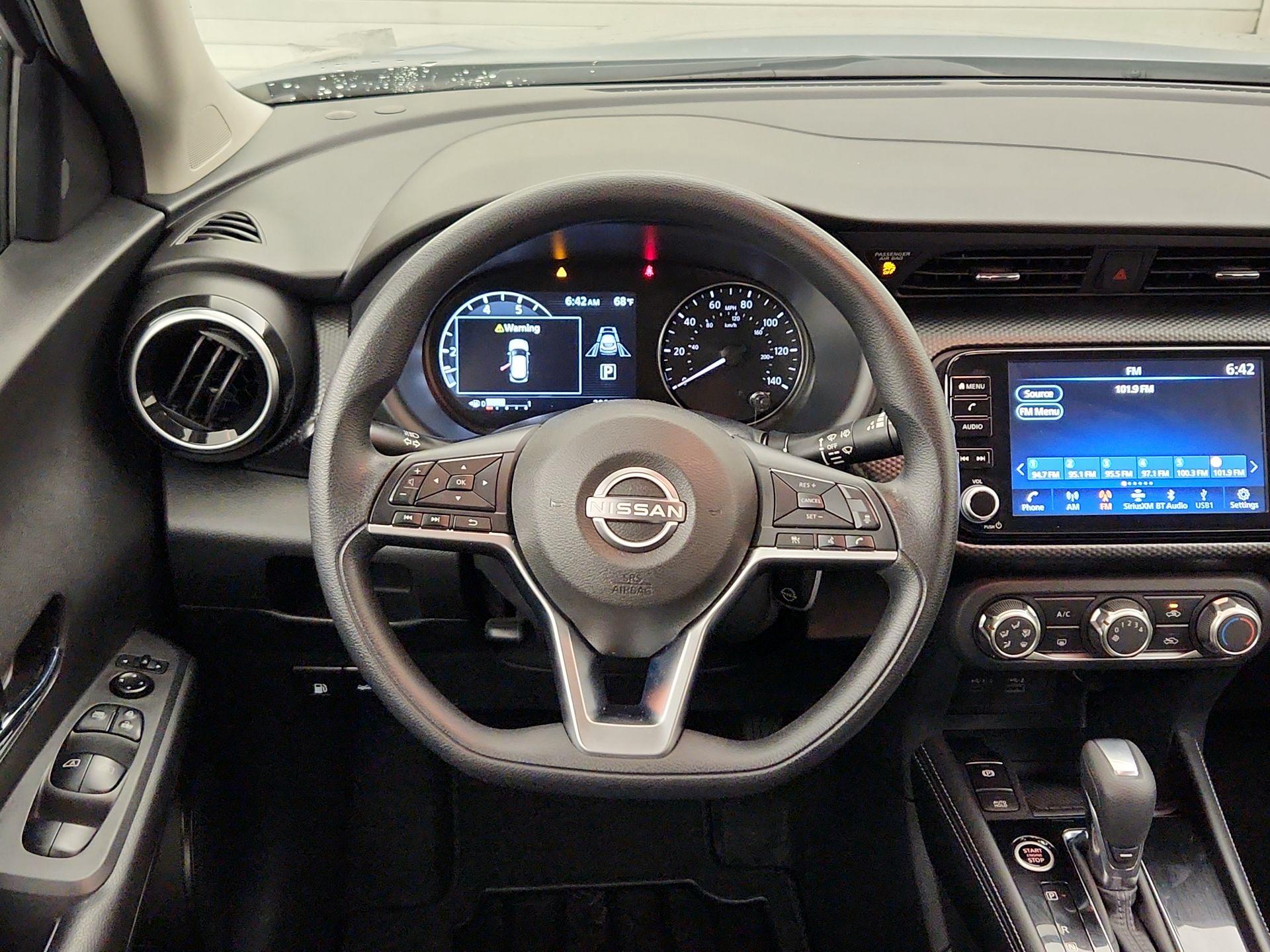 Thumbnail: 2023 Nissan Kicks - 10