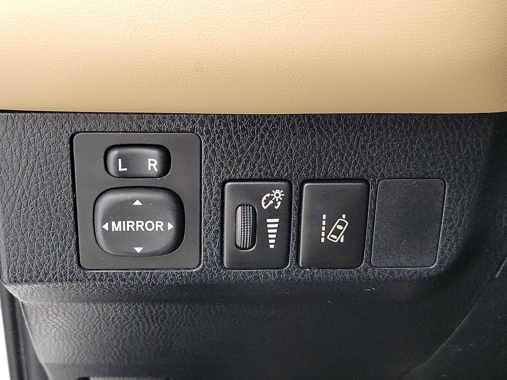 Thumbnail: 2018 Toyota RAV4 - 13