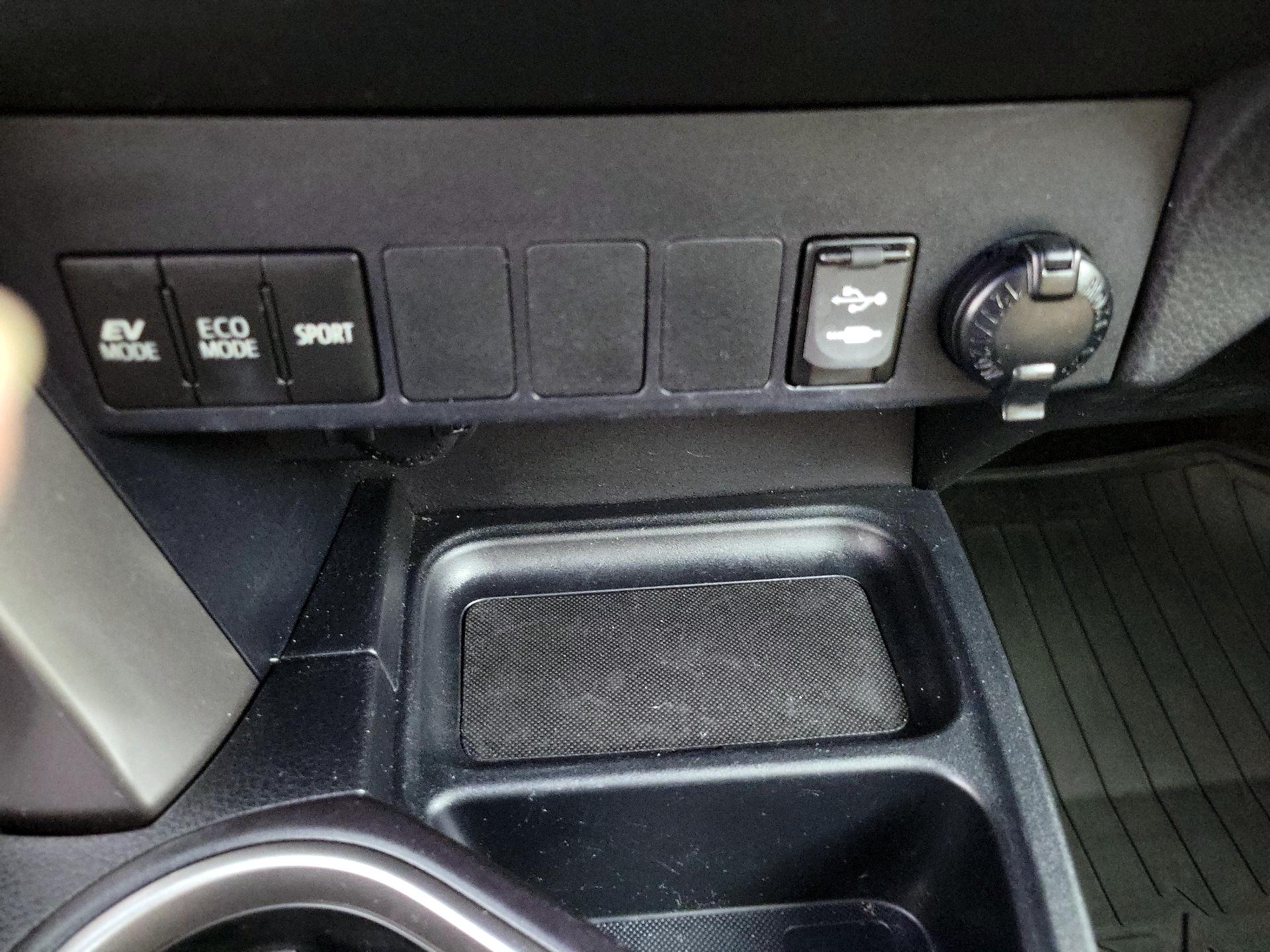 Thumbnail: 2018 Toyota RAV4 - 18