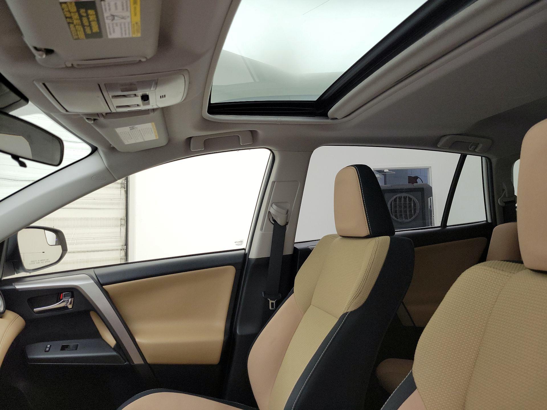 Thumbnail: 2018 Toyota RAV4 - 19