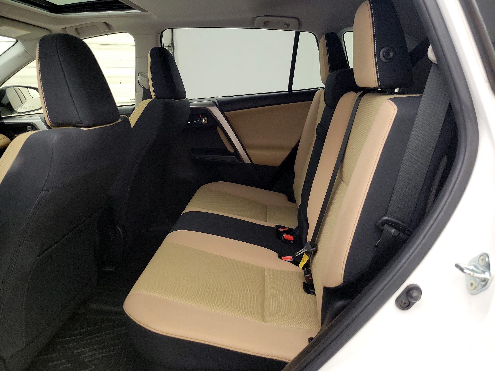 Thumbnail: 2018 Toyota RAV4 - 20