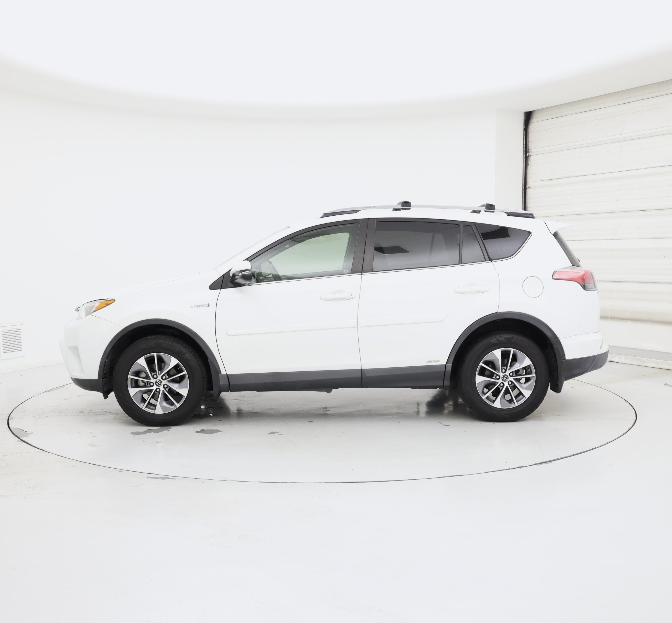 Thumbnail: 2018 Toyota RAV4 - 3