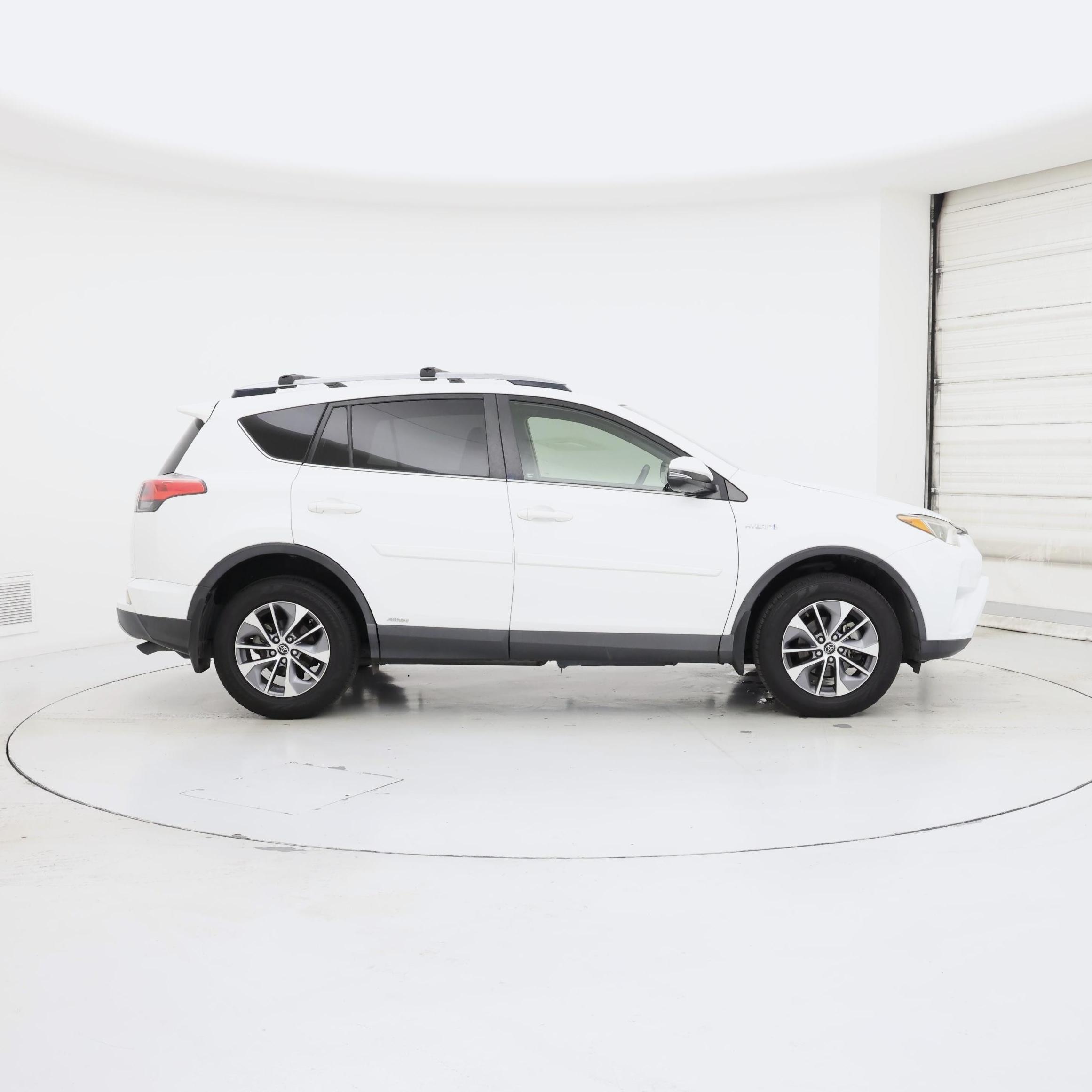 Thumbnail: 2018 Toyota RAV4 - 7