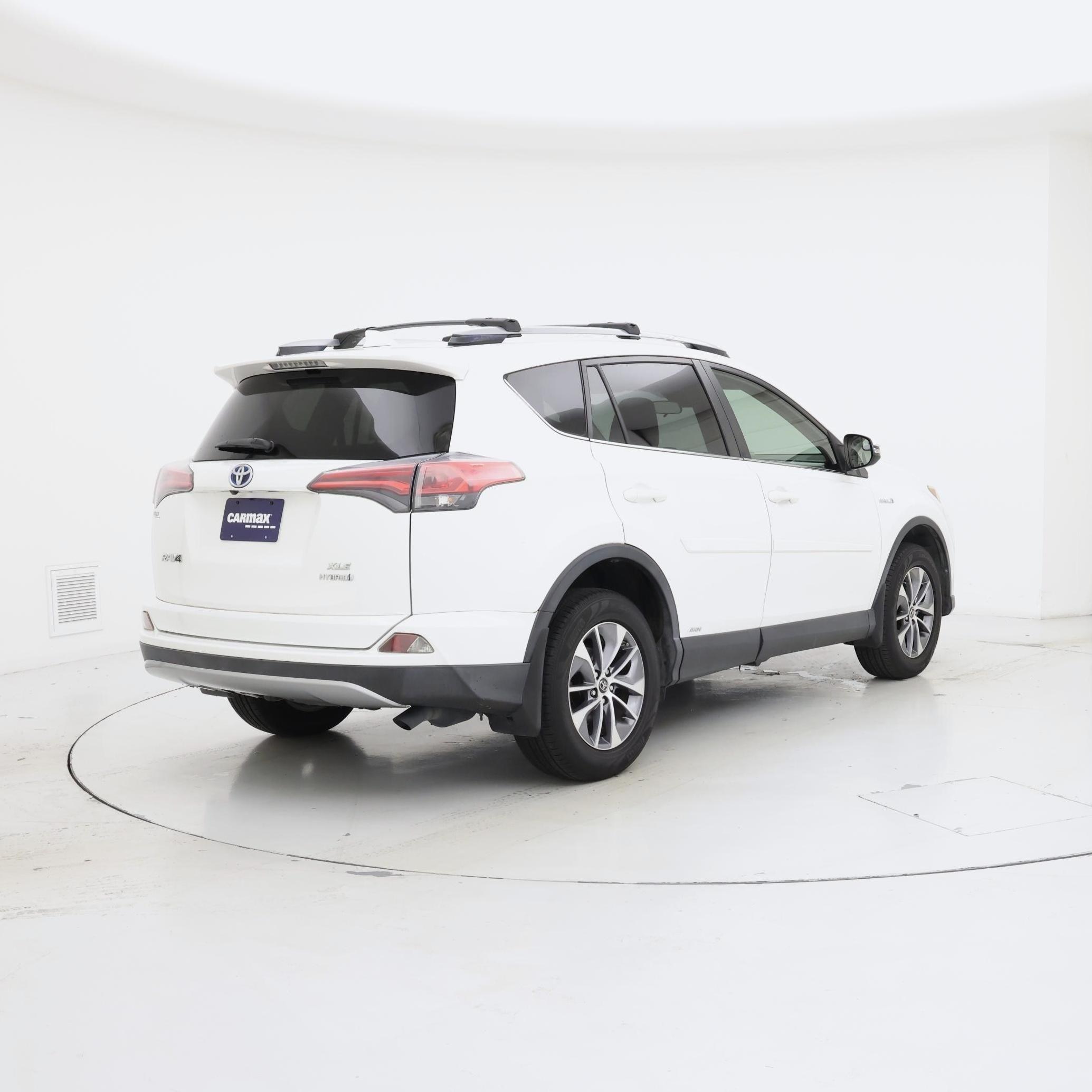 Thumbnail: 2018 Toyota RAV4 - 8