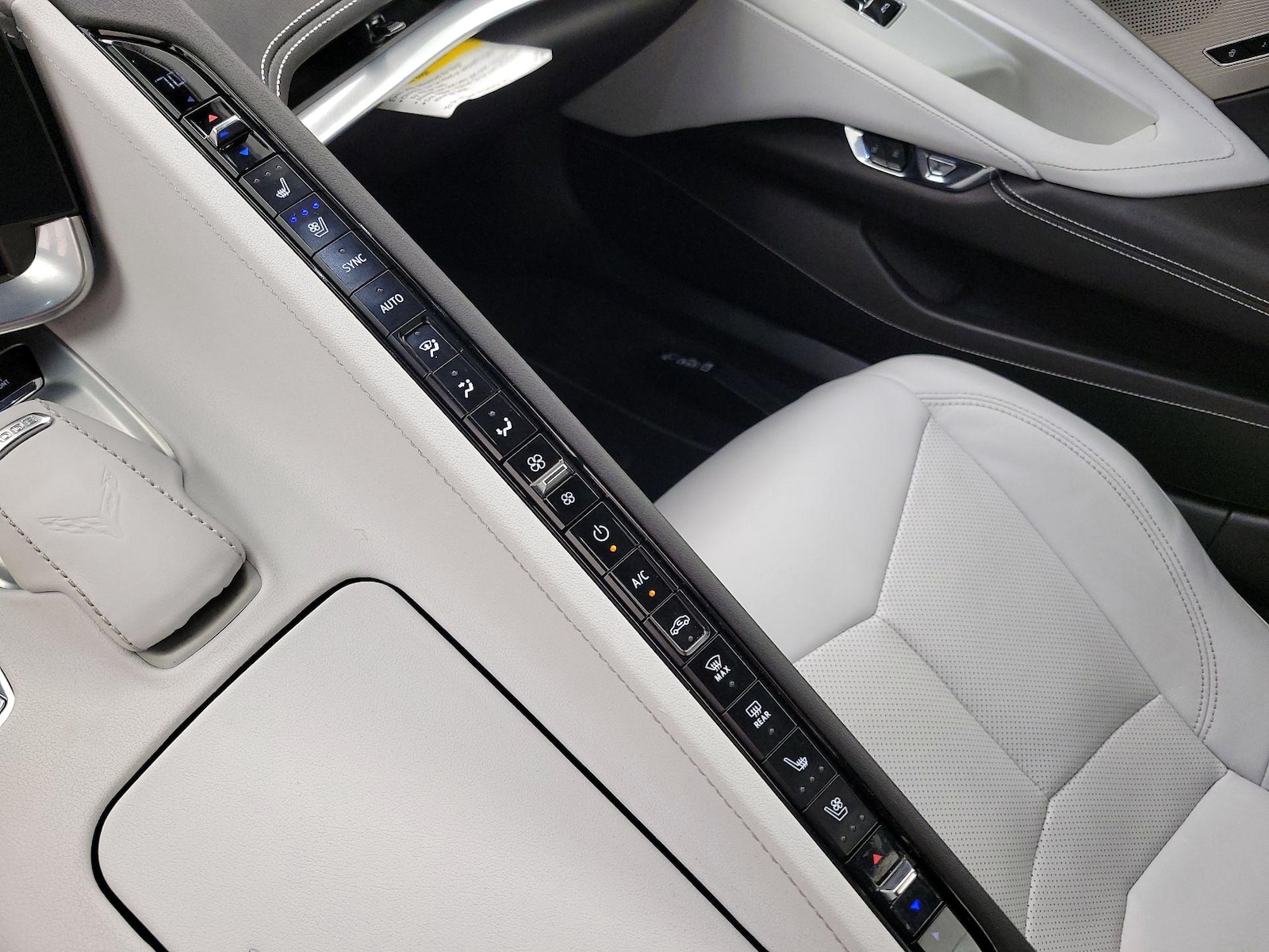 2024 Chevrolet Corvette 2LT - Photo 17