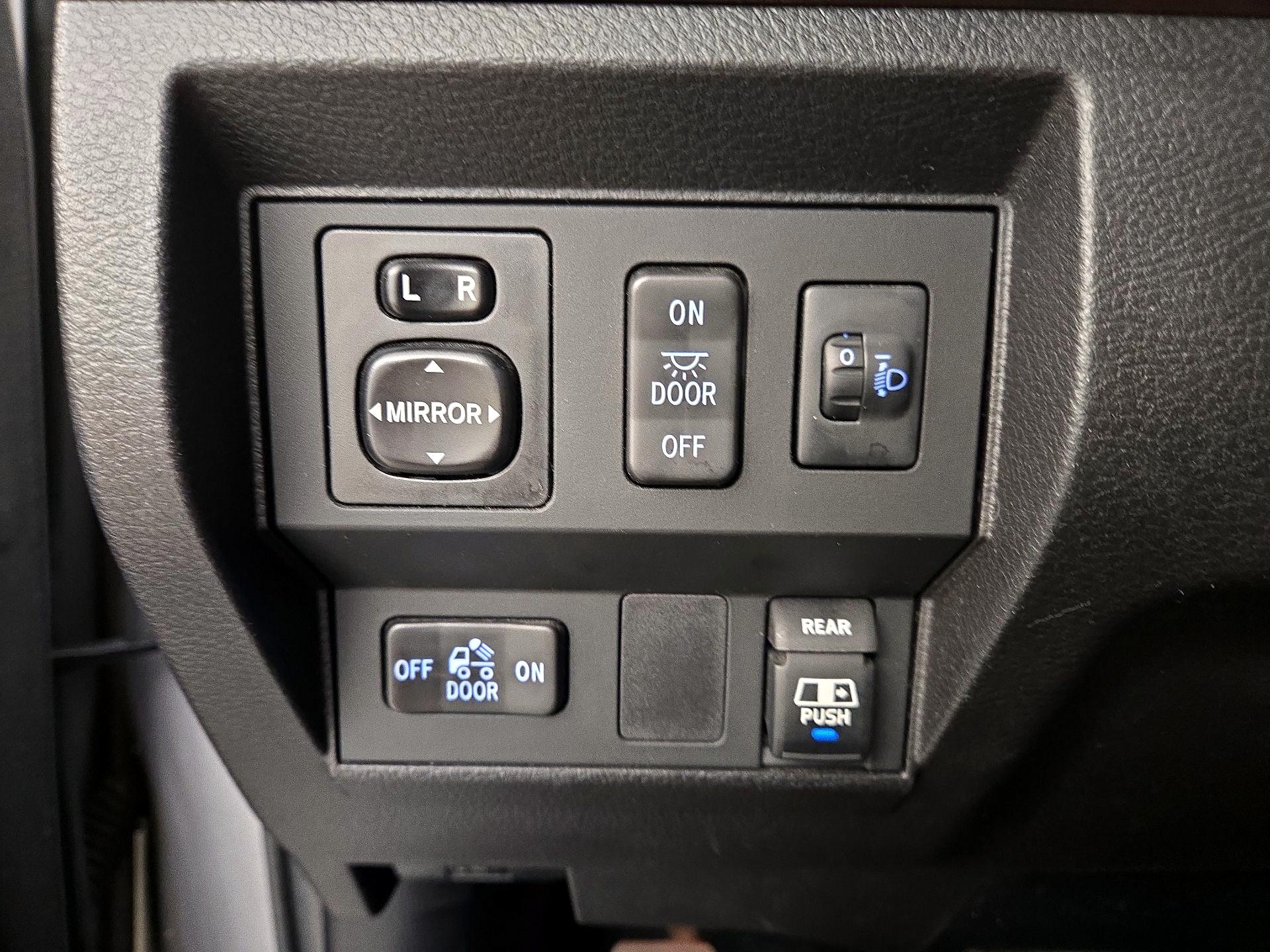 Thumbnail: 2014 Toyota Tundra - 13