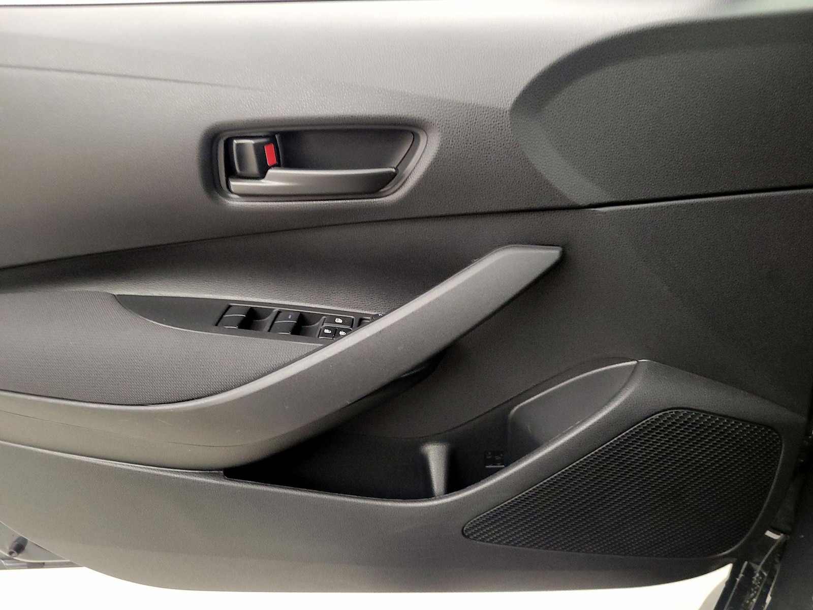 2024 Toyota Corolla LE - Photo 13