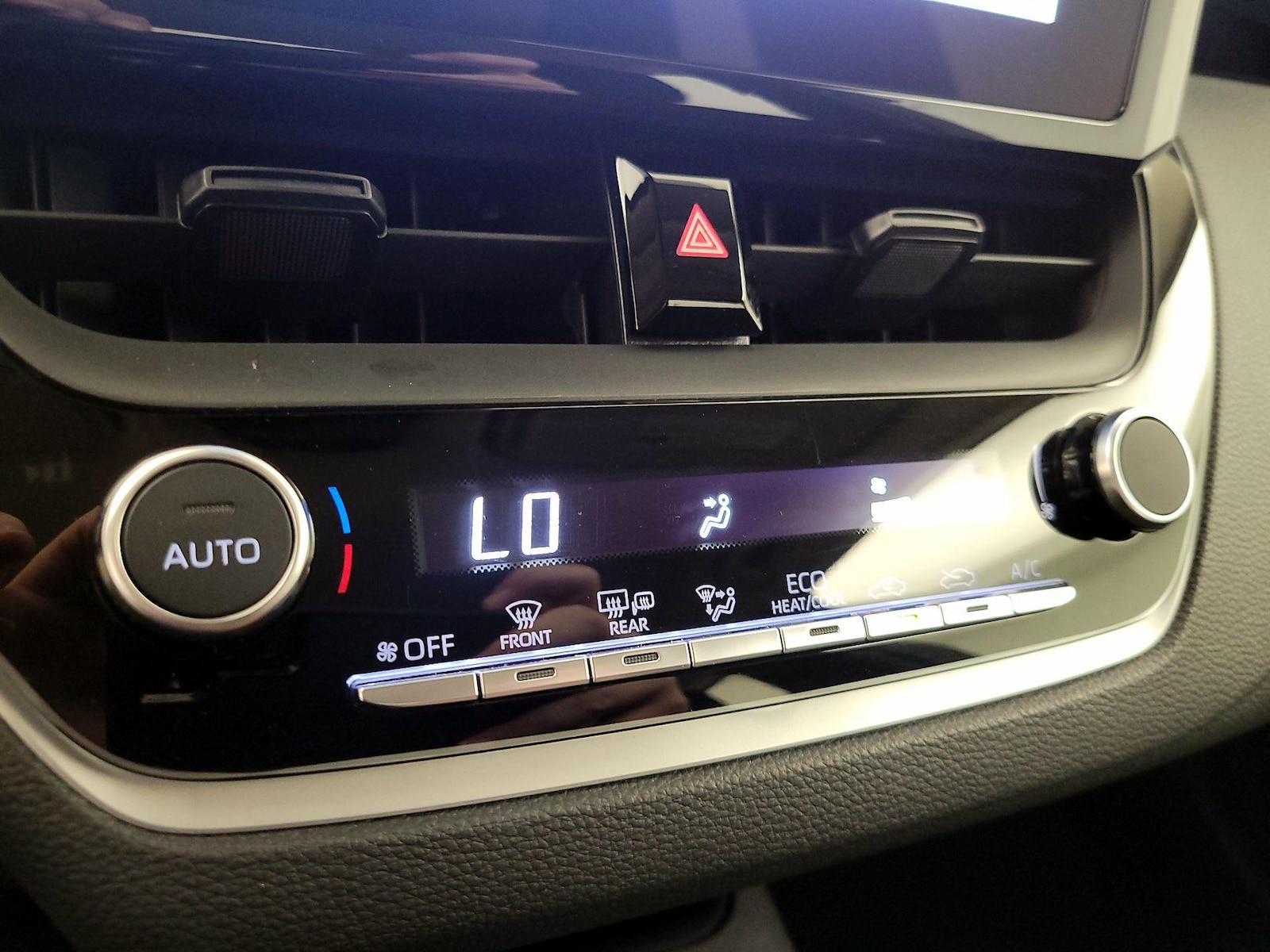 2024 Toyota Corolla LE - Photo 17