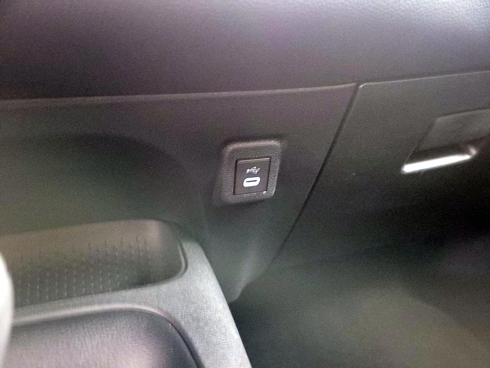2024 Toyota Corolla LE - Photo 19
