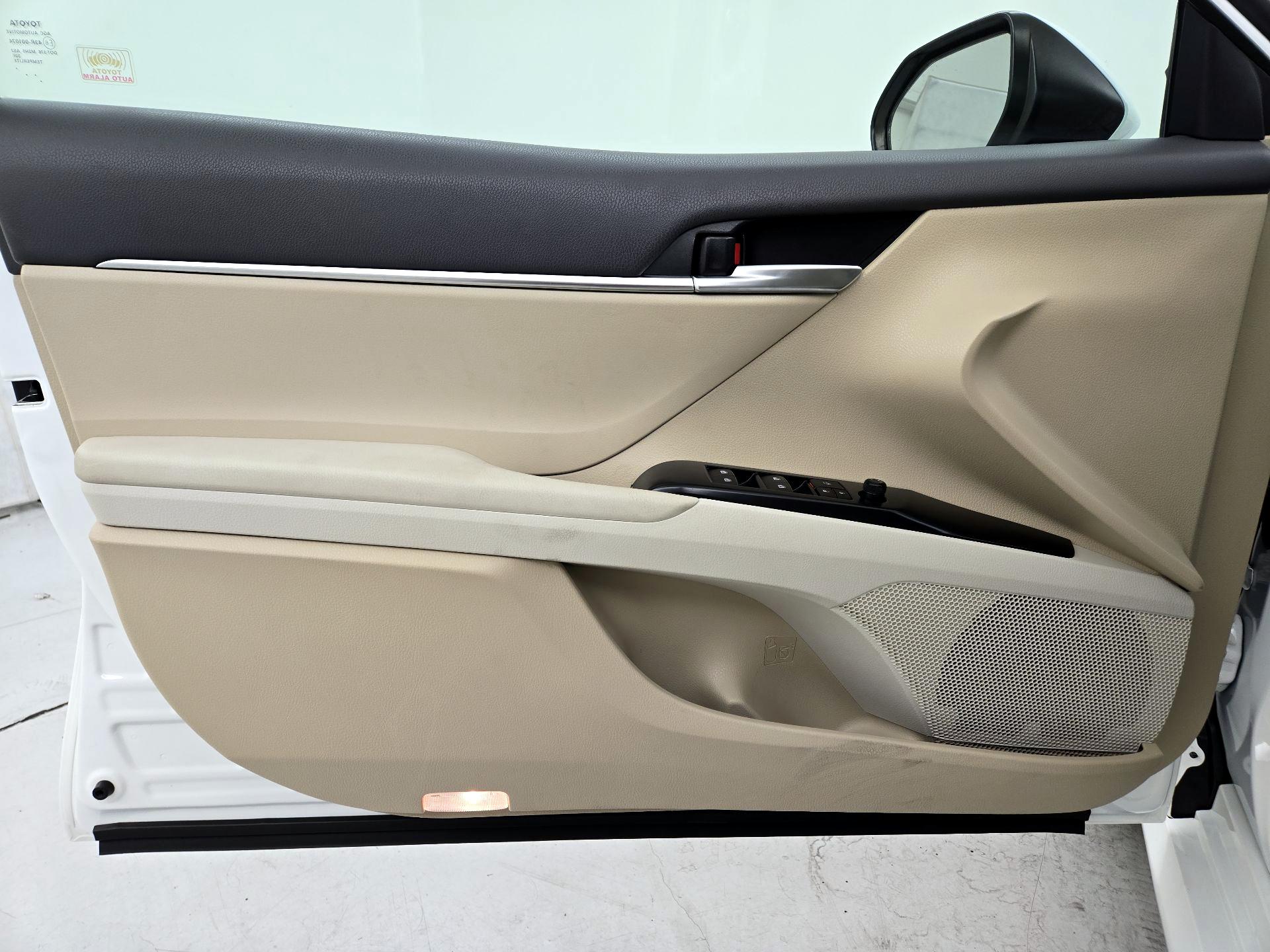 Thumbnail: 2018 Toyota Camry - 12