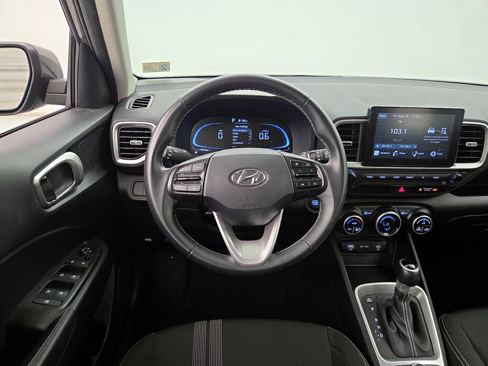 2024 Hyundai Venue SEL - Photo 11