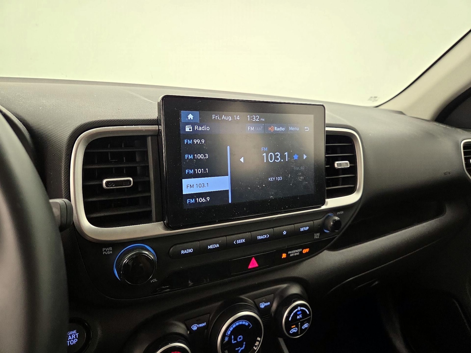 2024 Hyundai Venue SEL - Photo 16
