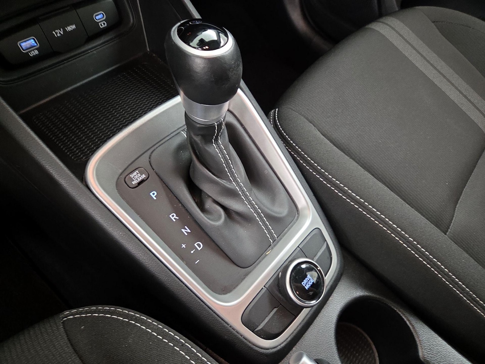 2024 Hyundai Venue SEL - Photo 18