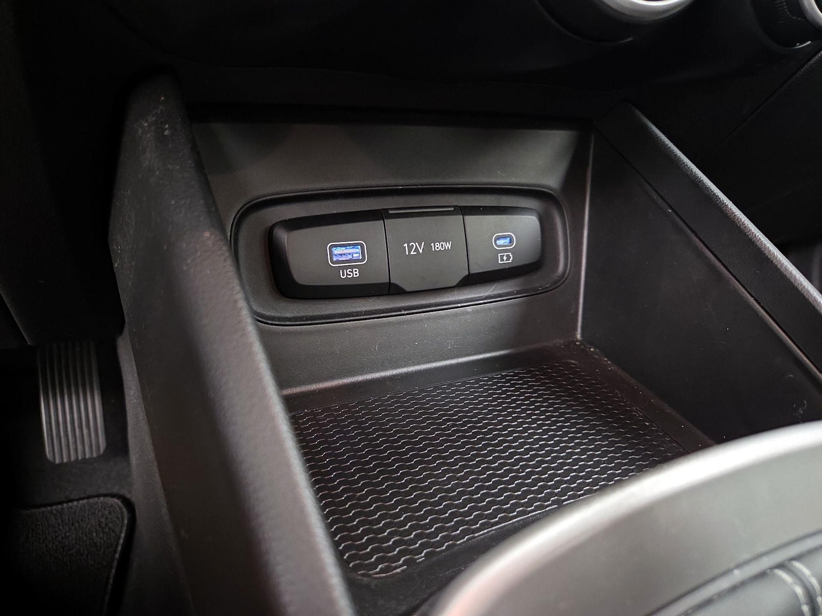 2024 Hyundai Venue SEL - Photo 19