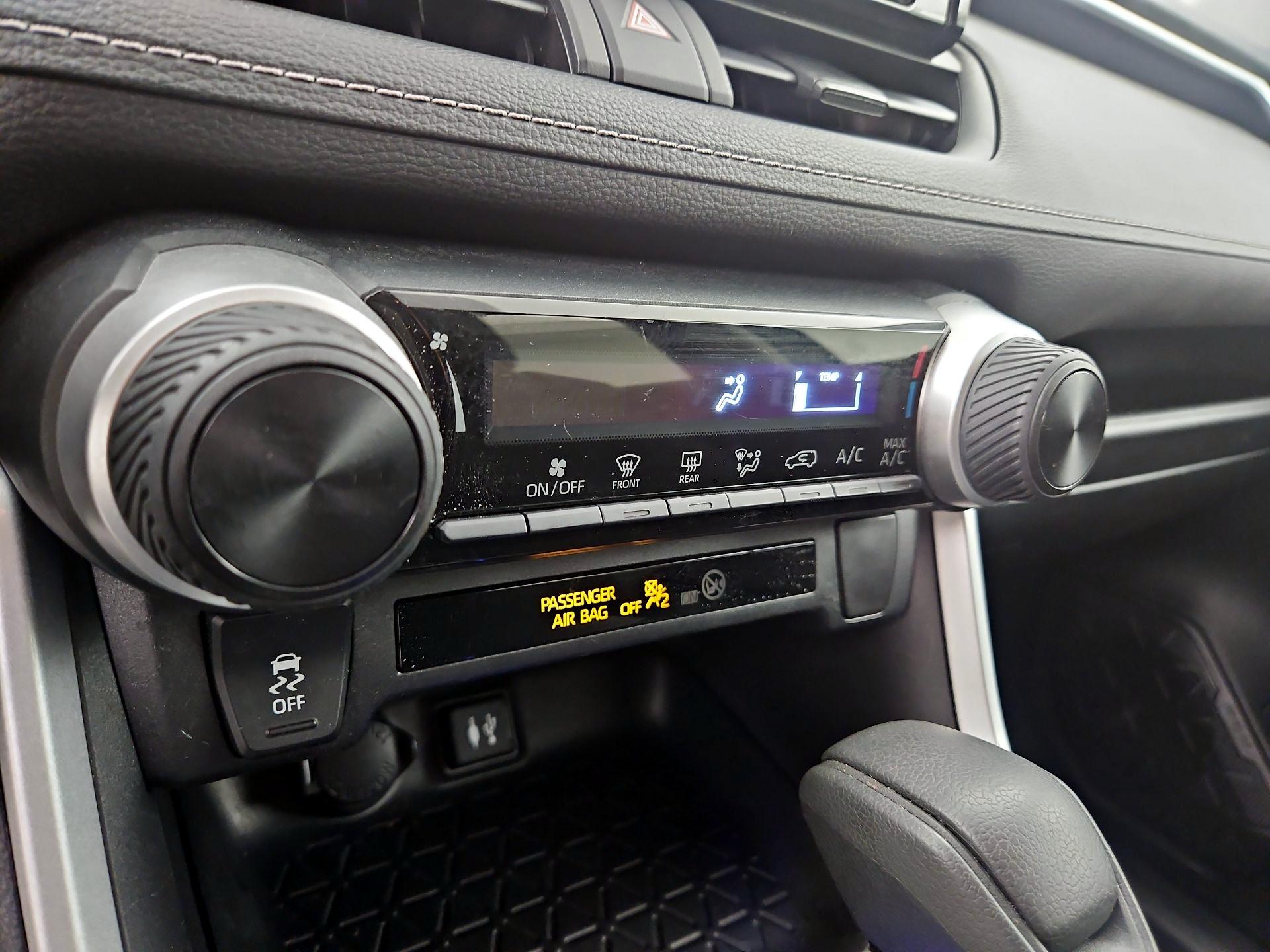 Thumbnail: 2019 Toyota RAV4 - 16