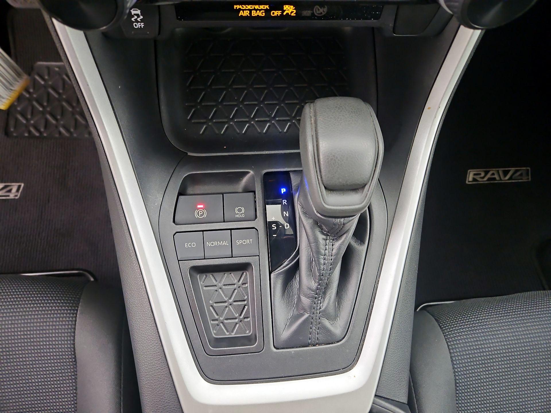 Thumbnail: 2019 Toyota RAV4 - 17