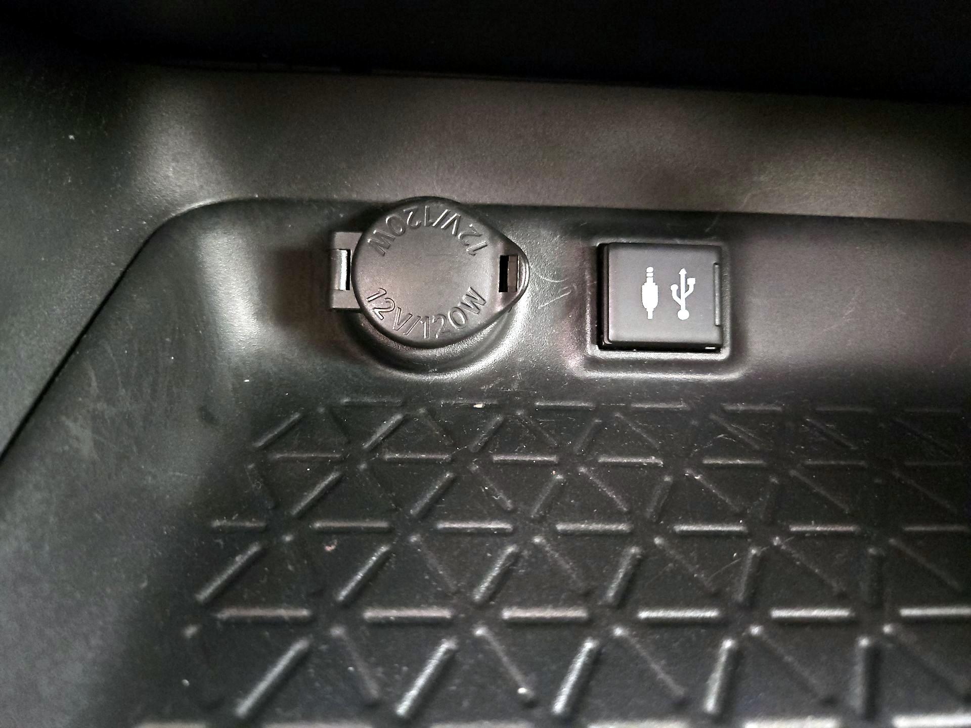 Thumbnail: 2019 Toyota RAV4 - 18