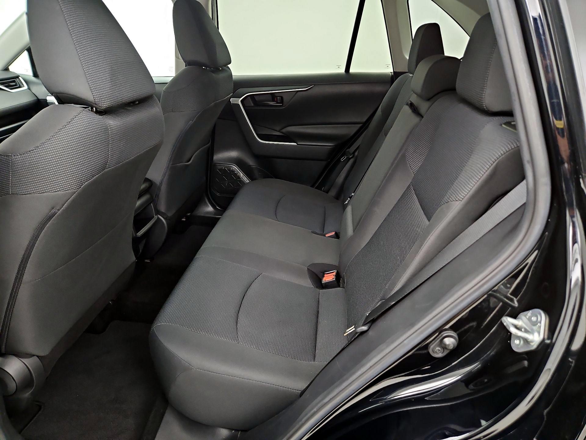 Thumbnail: 2019 Toyota RAV4 - 19