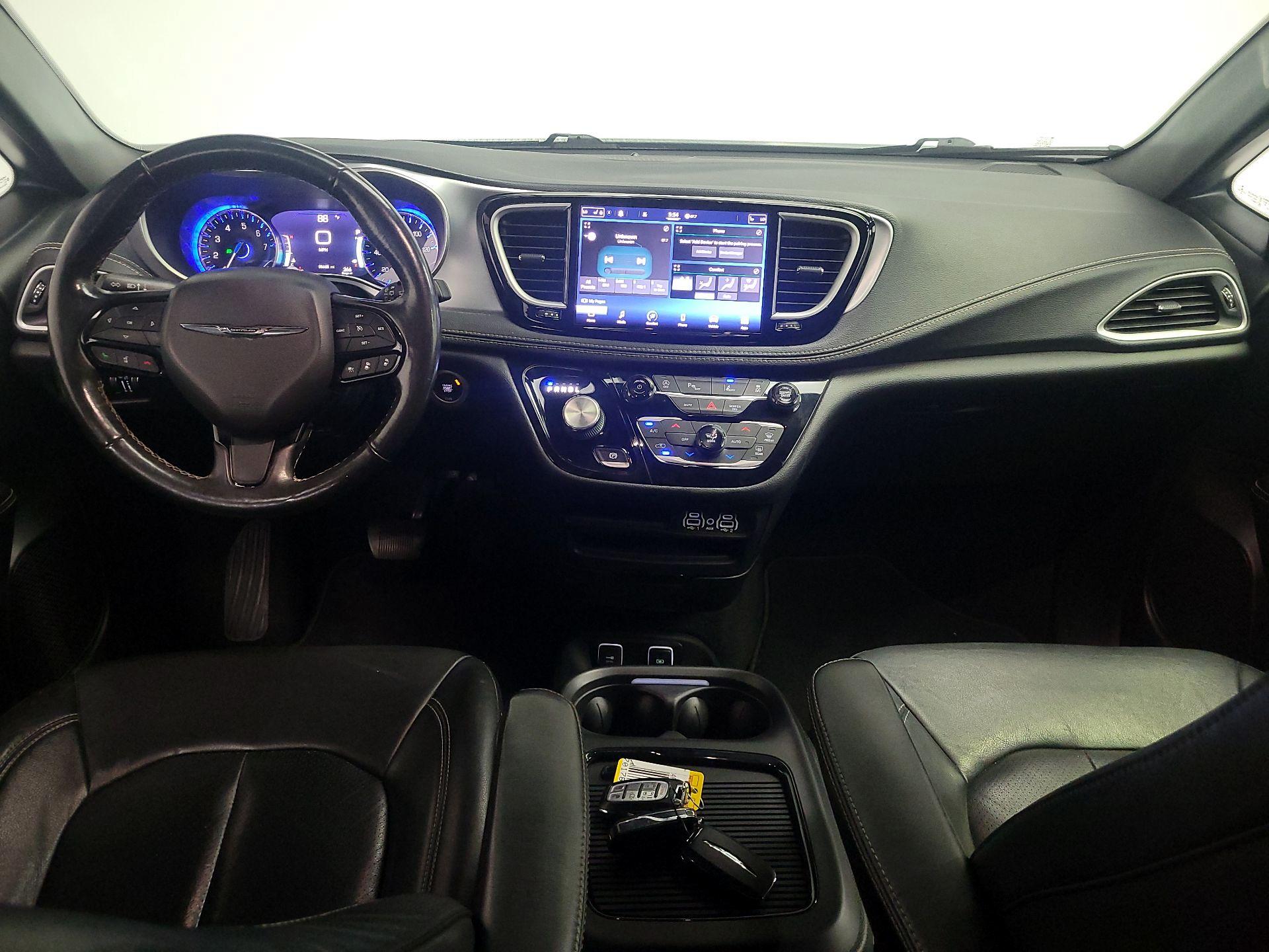 Thumbnail: 2021 Chrysler Pacifica - 9