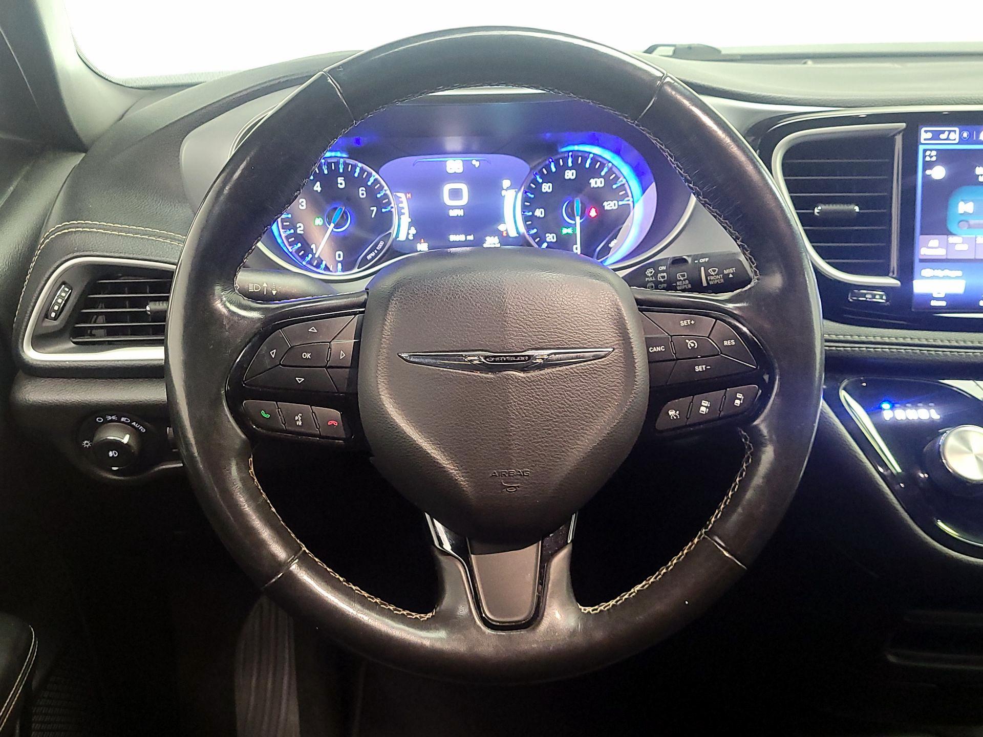 Thumbnail: 2021 Chrysler Pacifica - 10