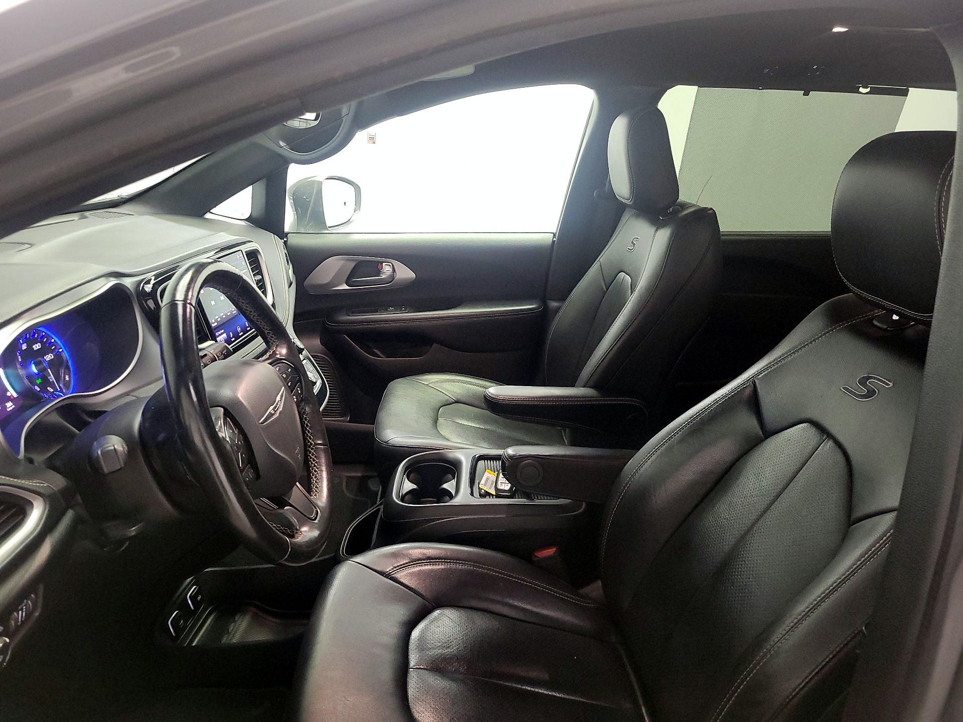 Thumbnail: 2021 Chrysler Pacifica - 11