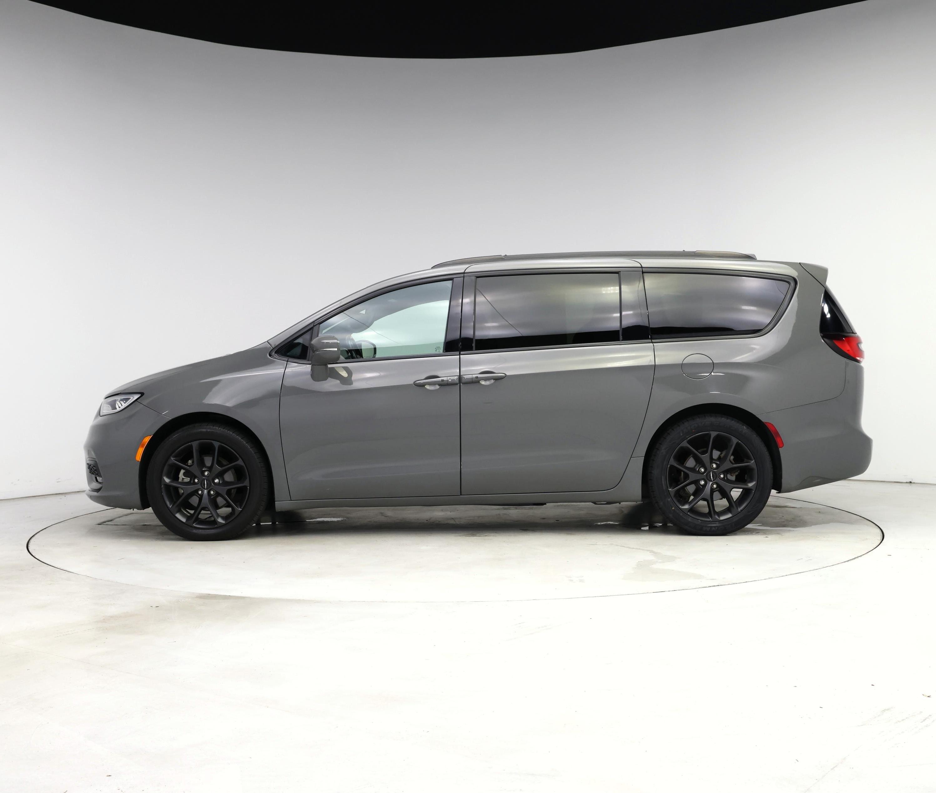 Thumbnail: 2021 Chrysler Pacifica - 3